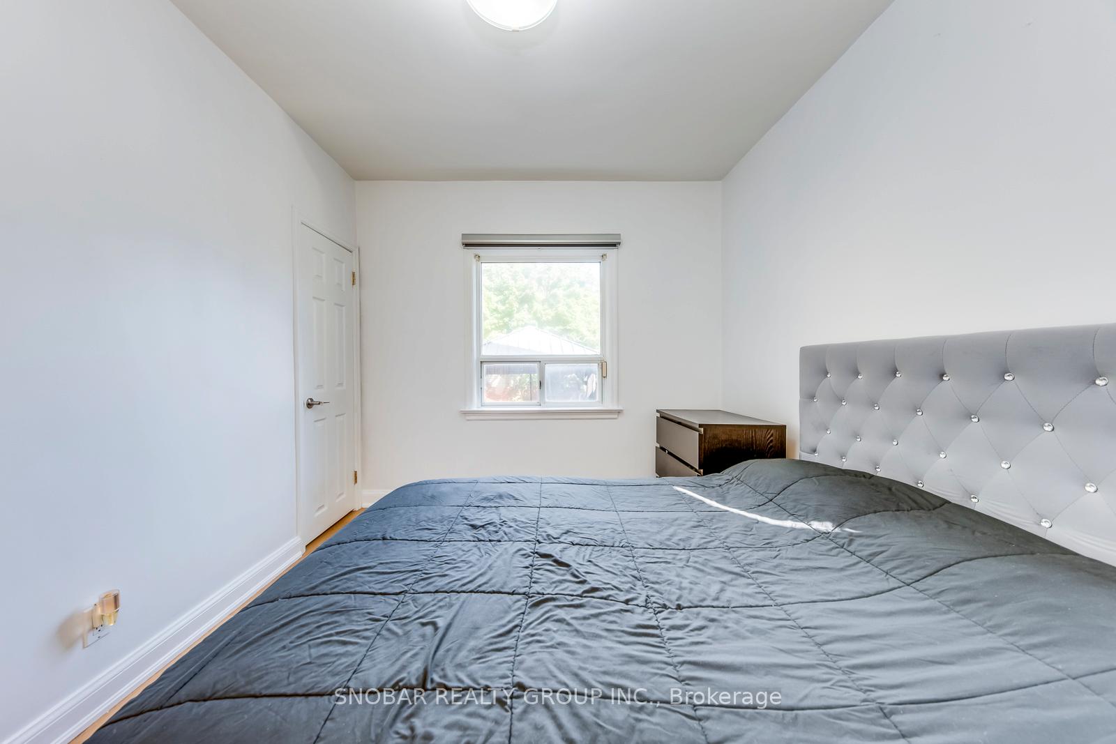 Photo 17 of 32 Dixon Road, Etobicoke, Humber Heights — HOMEH