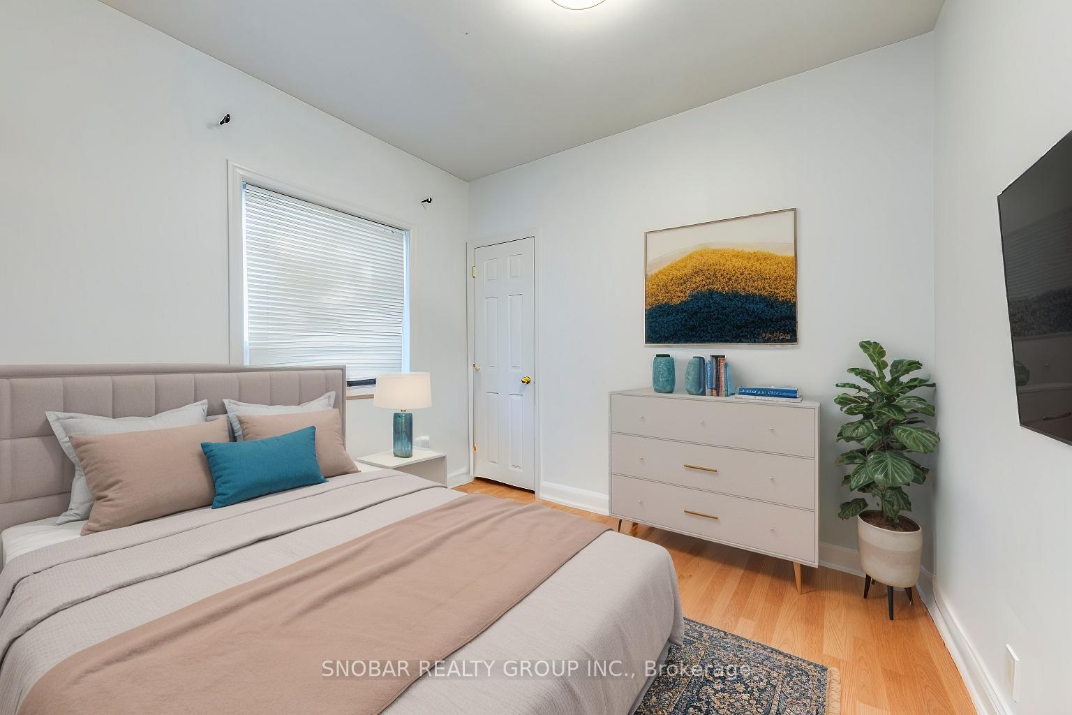 Photo 19 of 32 Dixon Road, Etobicoke, Humber Heights — HOMEH