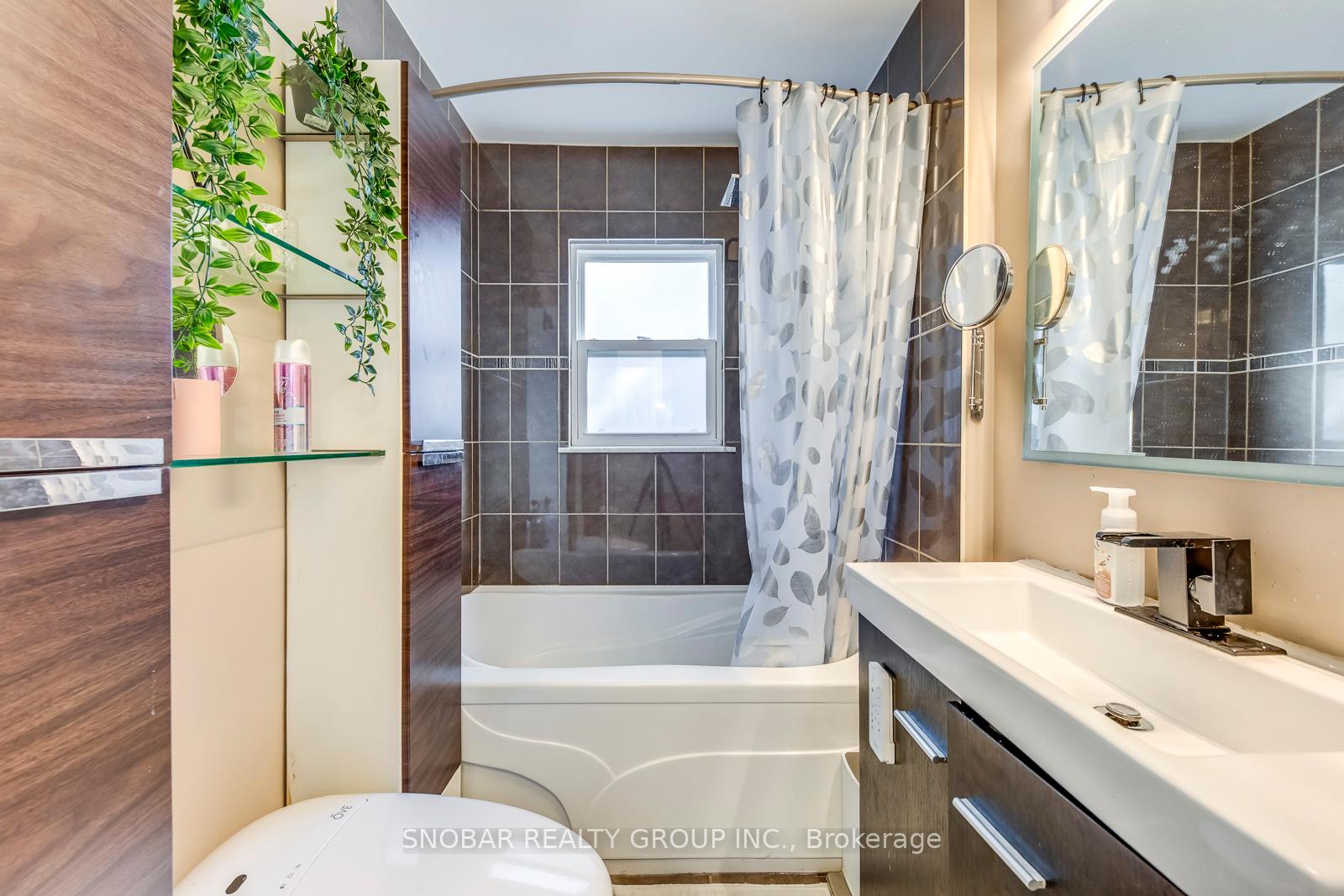 Photo 20 of 32 Dixon Road, Etobicoke, Humber Heights — HOMEH