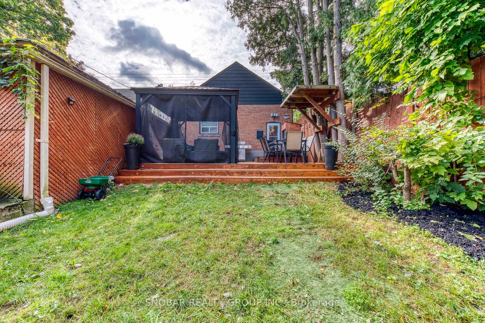 Photo 36 of 32 Dixon Road, Etobicoke, Humber Heights — HOMEH