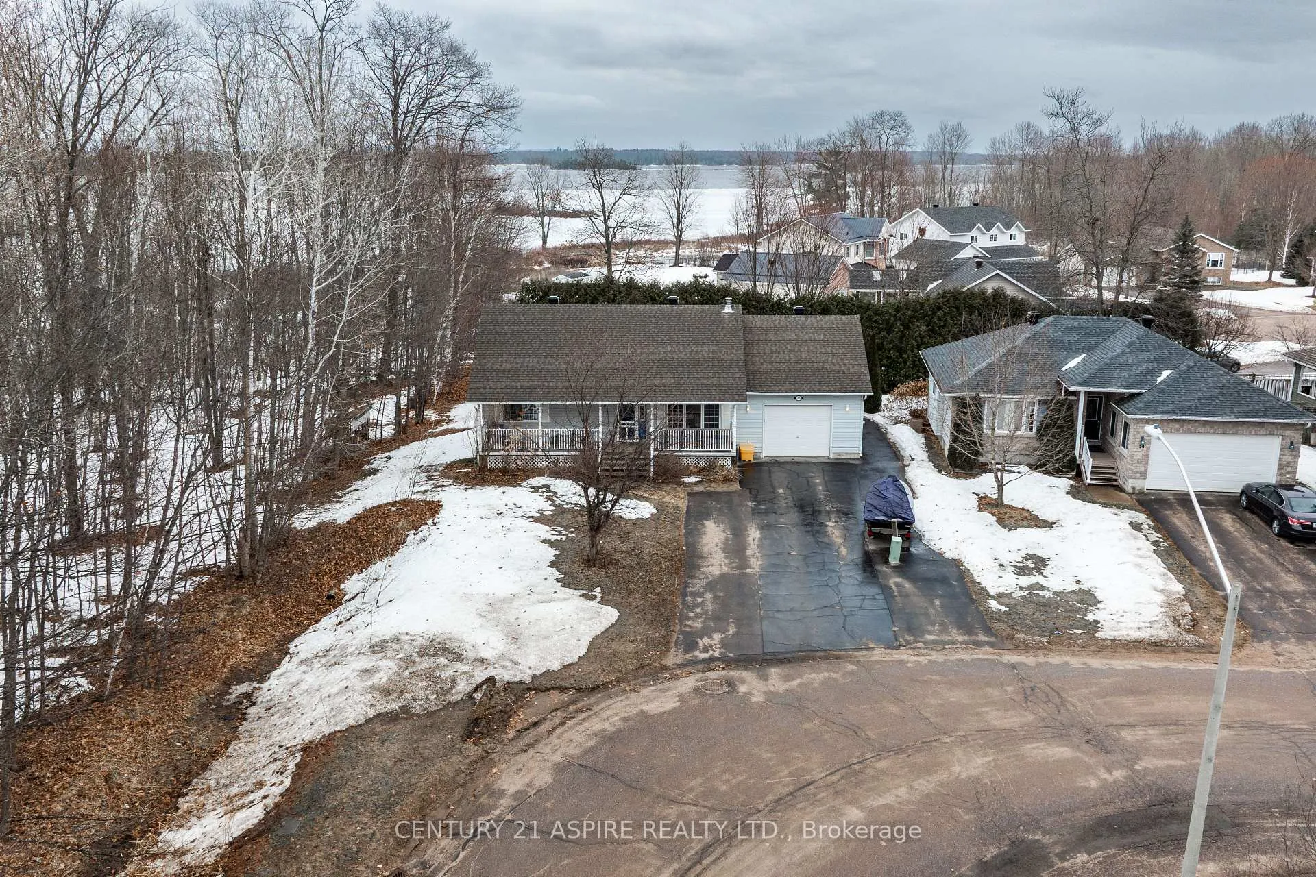 Photo 2 of 27 Bayshore Drive, Petawawa — HOMEH
