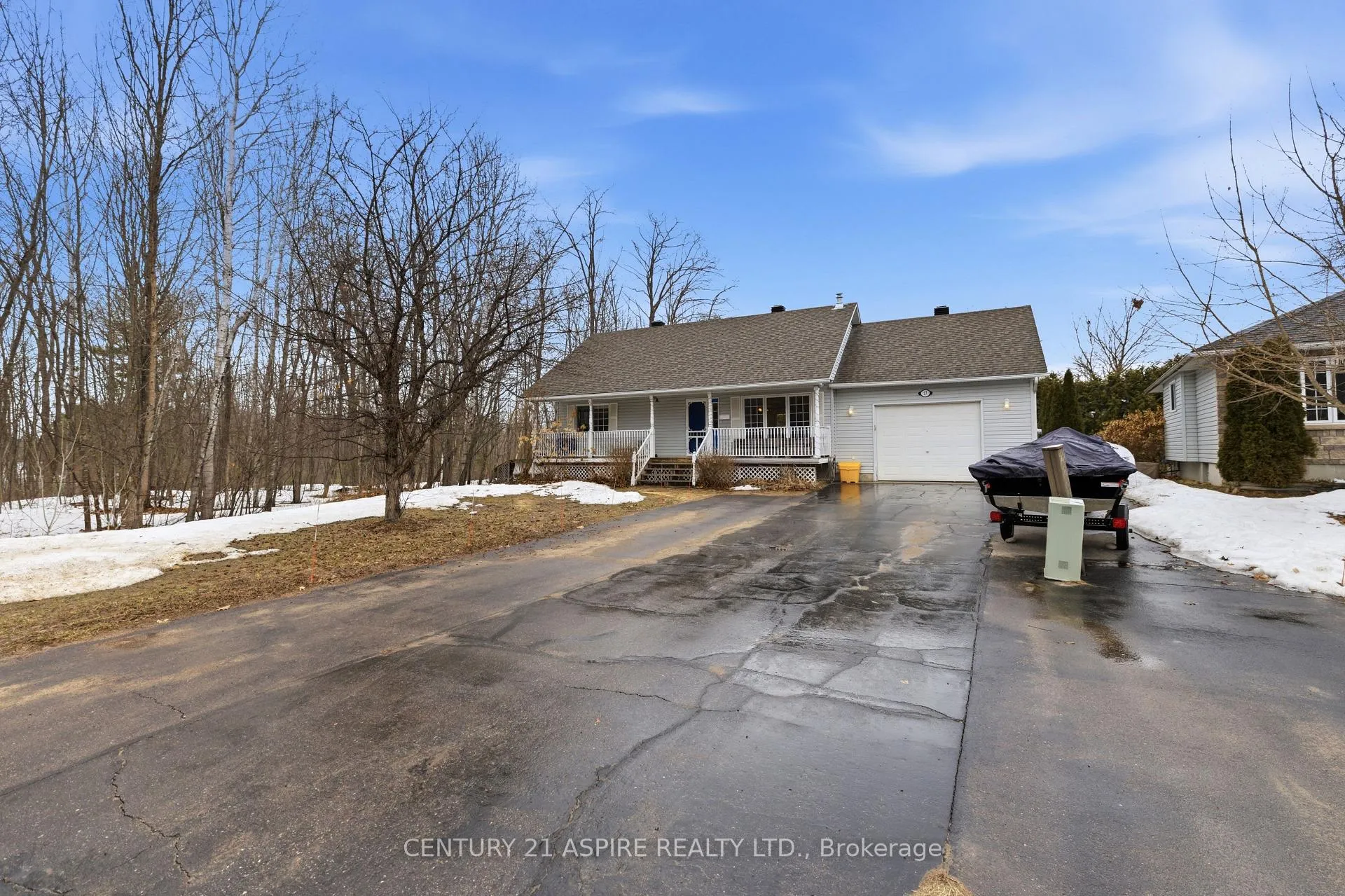 Photo 3 of 27 Bayshore Drive, Petawawa — HOMEH