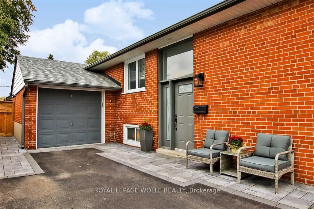 Photo 2 of 22 Brougham Crescent, Etobicoke, Kingsview Village-The Westway — HOMEH