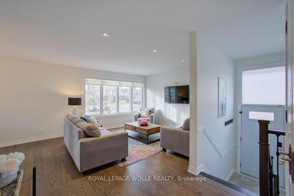 Photo 4 of 22 Brougham Crescent, Etobicoke, Kingsview Village-The Westway — HOMEH