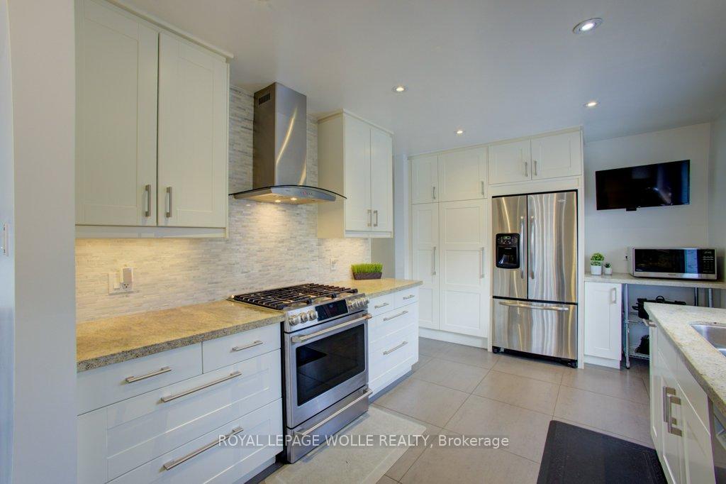 Photo 12 of 22 Brougham Crescent, Etobicoke, Kingsview Village-The Westway — HOMEH