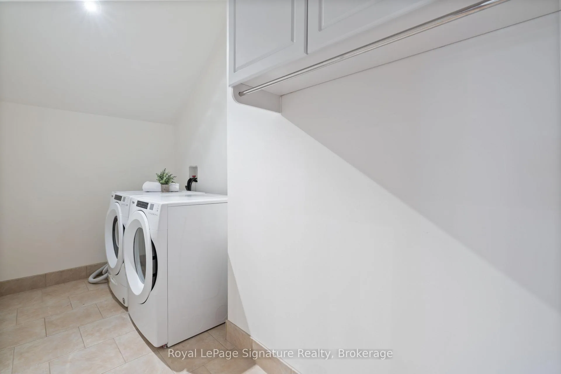 Photo 286 of 161 Snowbridge Way, Blue Mountains — HOMEH