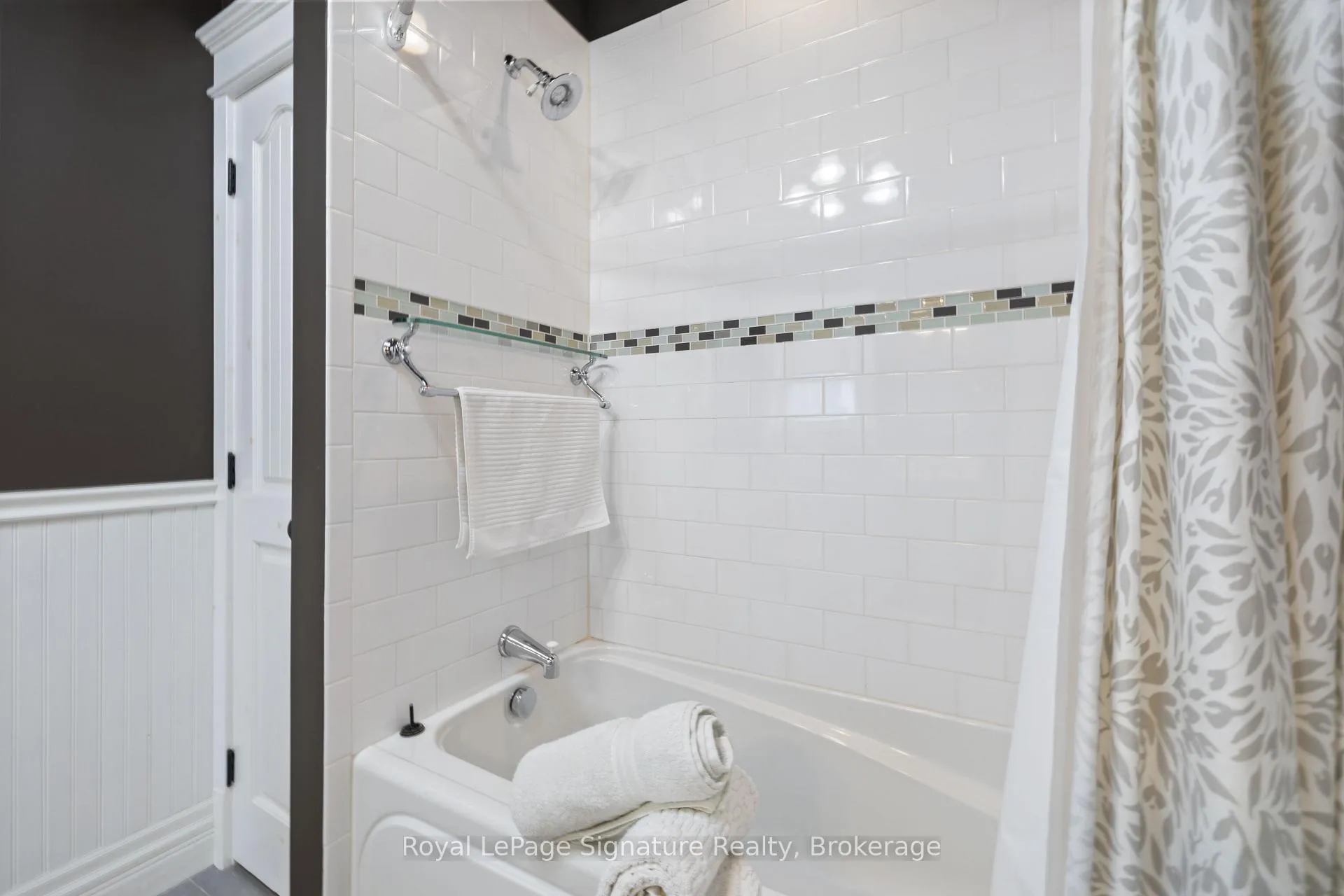 Photo 325 of 161 Snowbridge Way, Blue Mountains — HOMEH