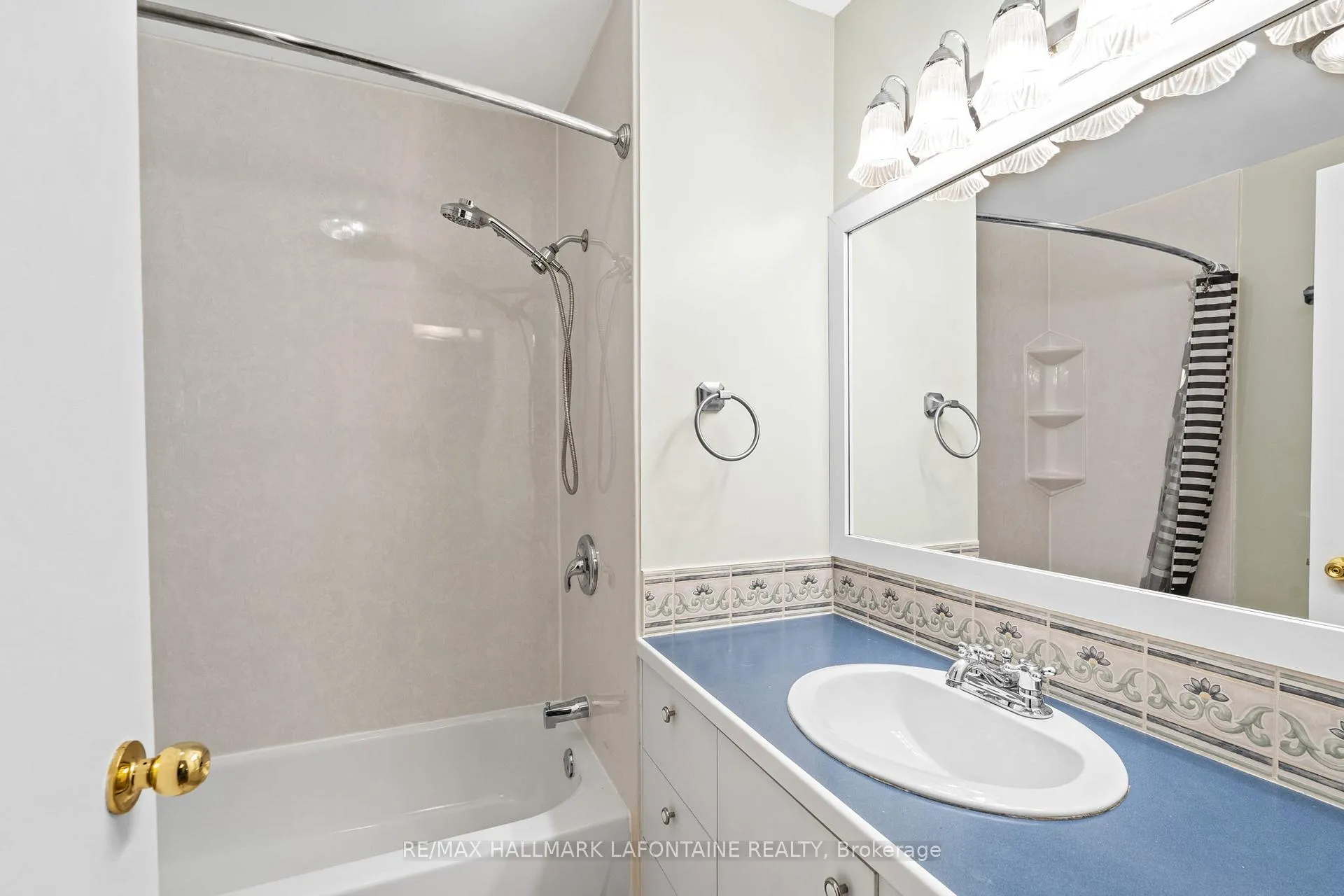 Photo 195 of 2213 Webster Avenue, Ottawa, Alta Vista — HOMEH