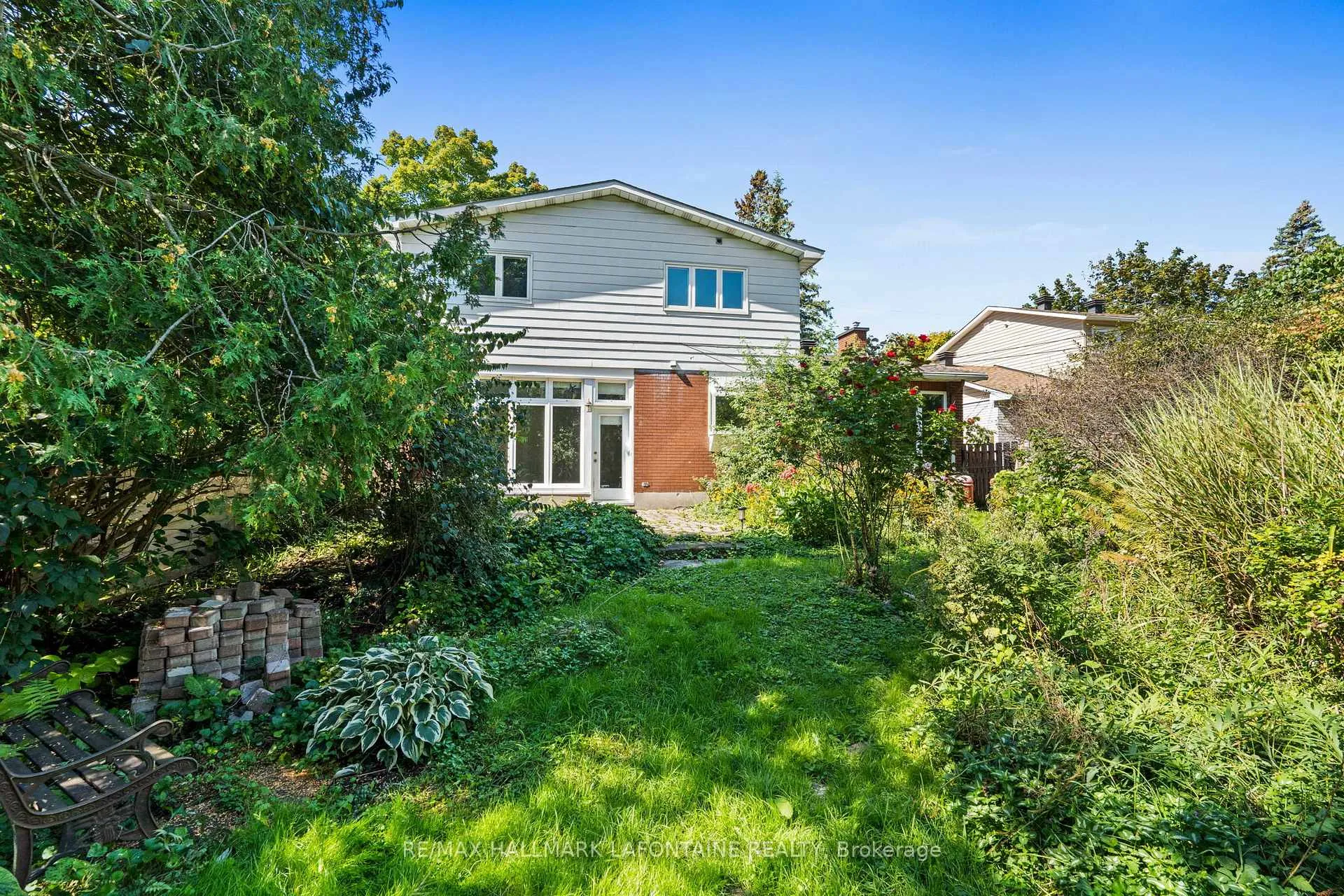 Photo 302 of 2213 Webster Avenue, Ottawa, Alta Vista — HOMEH