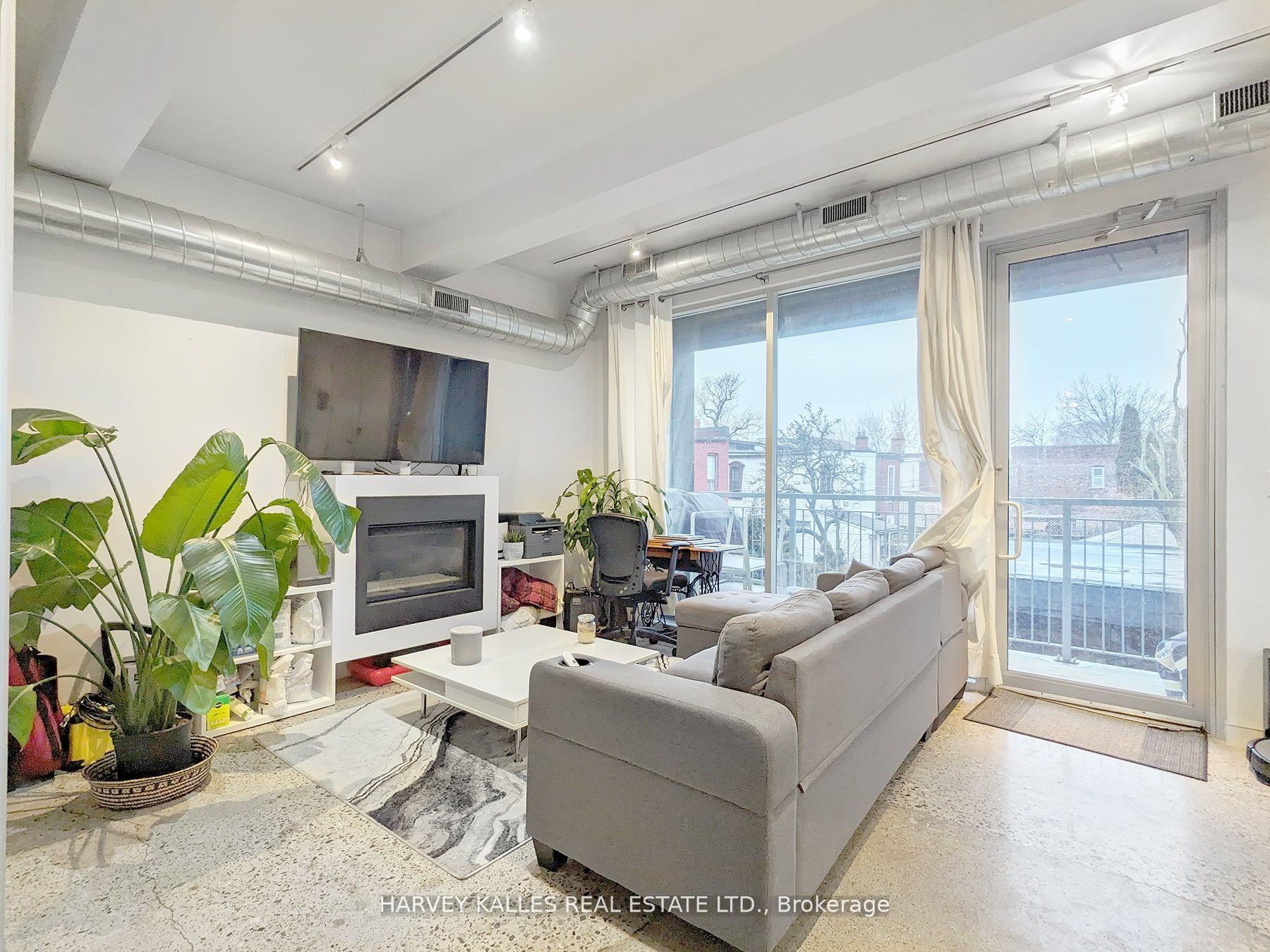 Photo 2 of Unit 2B, 214 Bathurst Street, Toronto, Trinity-Bellwoods — HOMEH