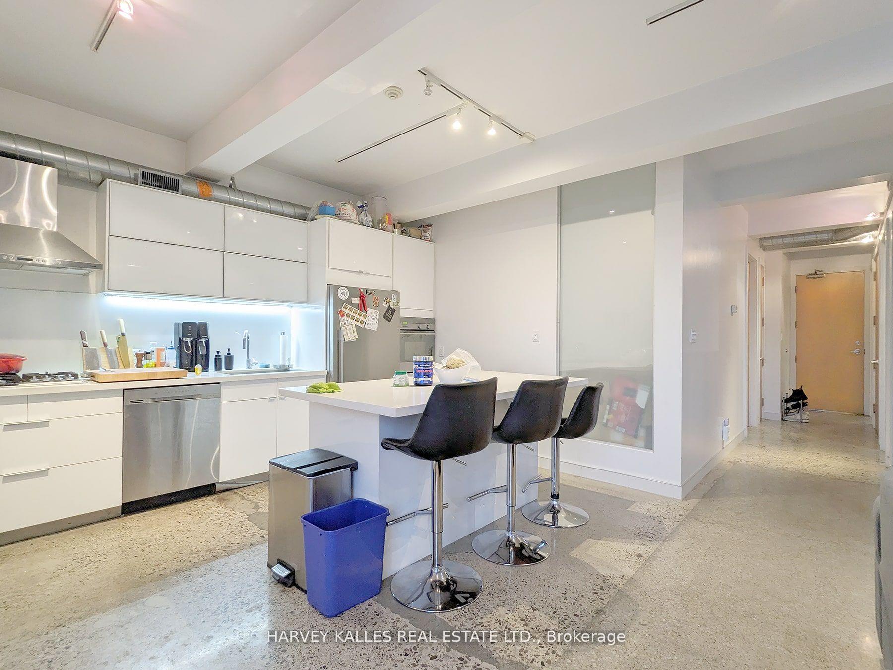 Photo 3 of Unit 2B, 214 Bathurst Street, Toronto, Trinity-Bellwoods — HOMEH