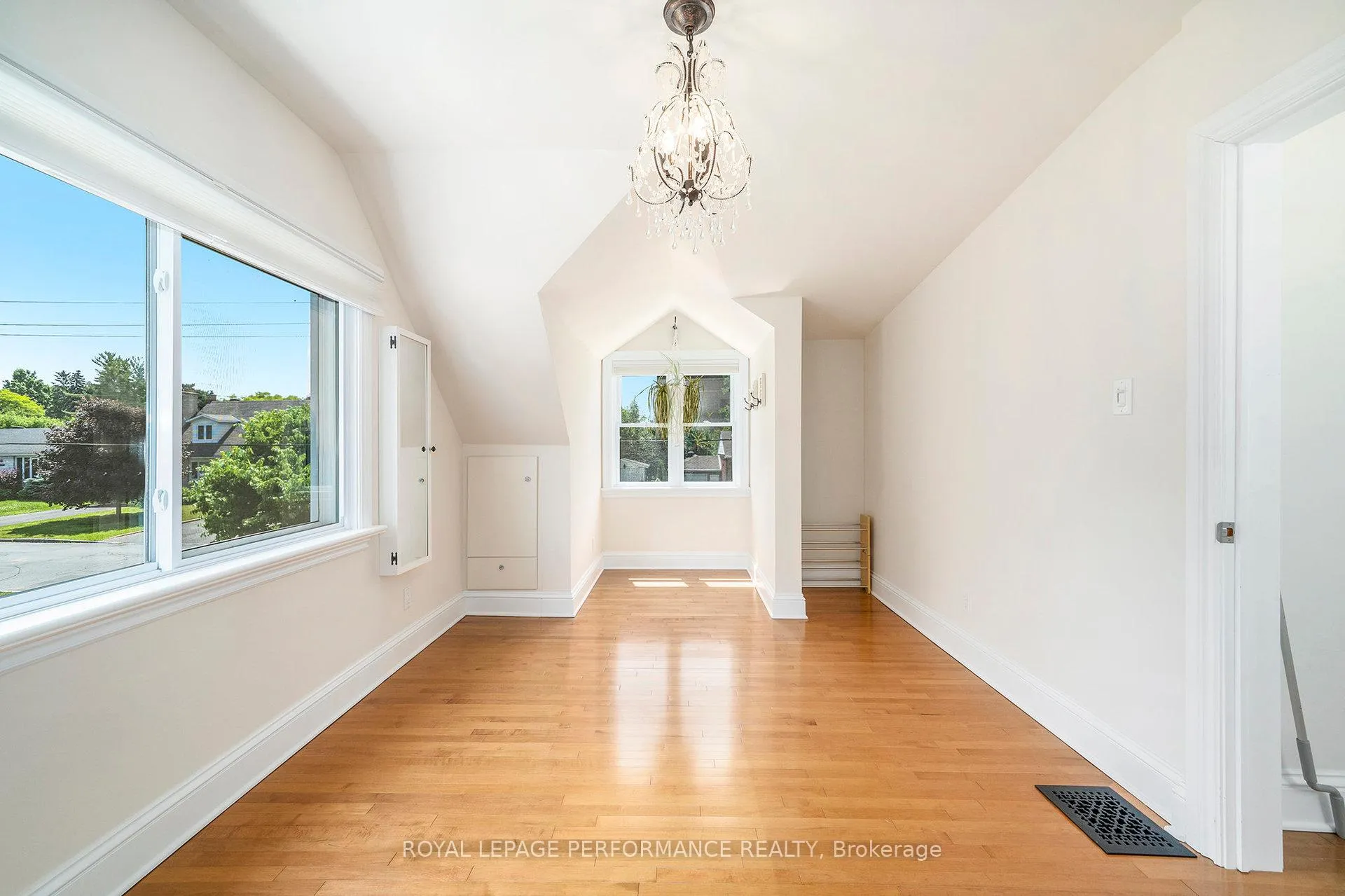 Photo 208 of 1245 Randall Avenue, Ottawa, Alta Vista — HOMEH