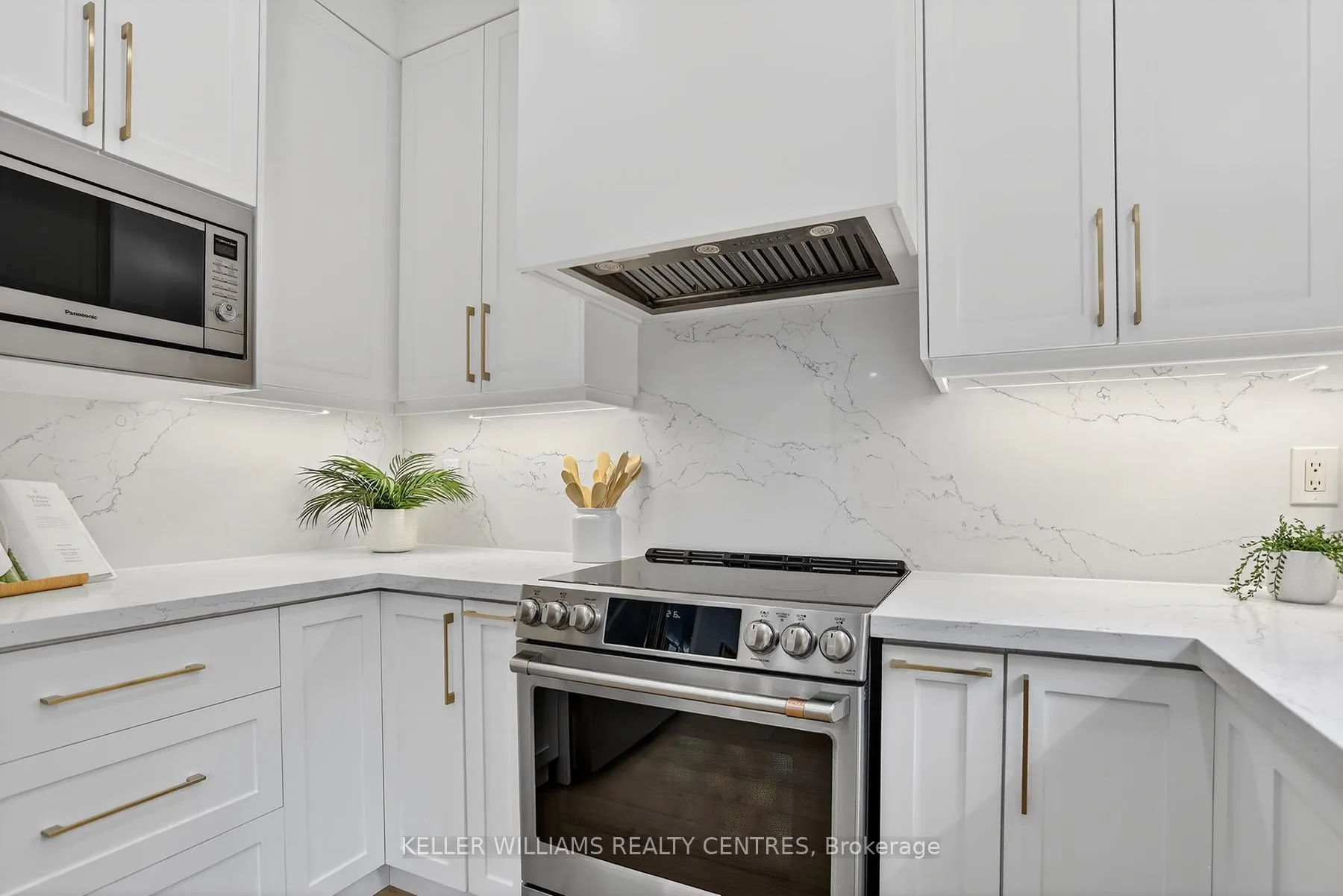 Photo 10 of 370 Strouds Lane, Pickering, Highbush — HOMEH