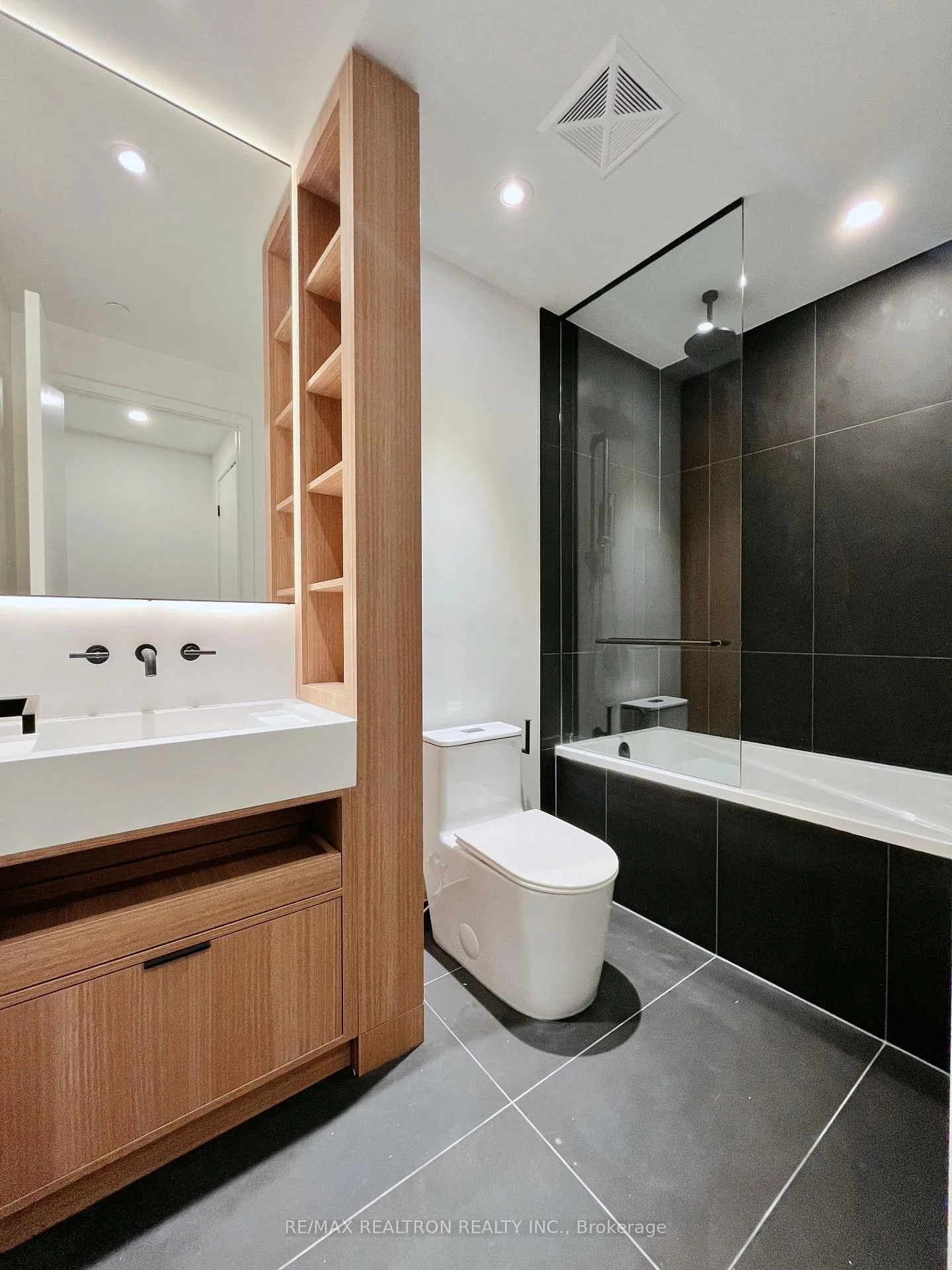 Photo 6 of Unit 4312, 55 Charles Street E, Toronto, Church-Yonge Corridor — HOMEH