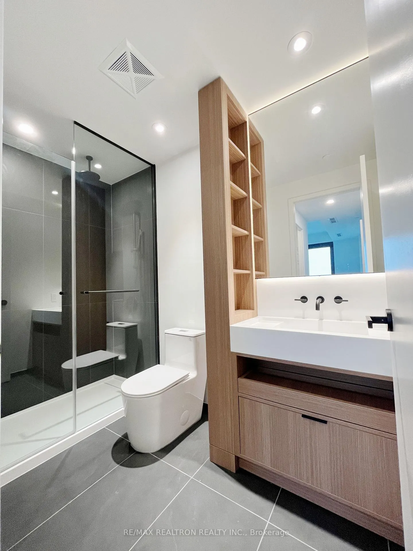 Photo 16 of Unit 4312, 55 Charles Street E, Toronto, Church-Yonge Corridor — HOMEH