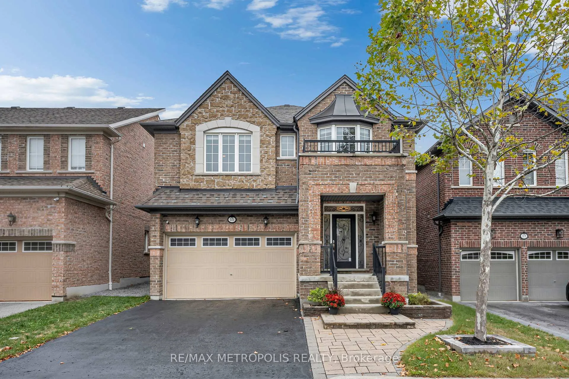 Photo 6 of 15 Rumbellow Crescent, Ajax, Northeast Ajax — HOMEH