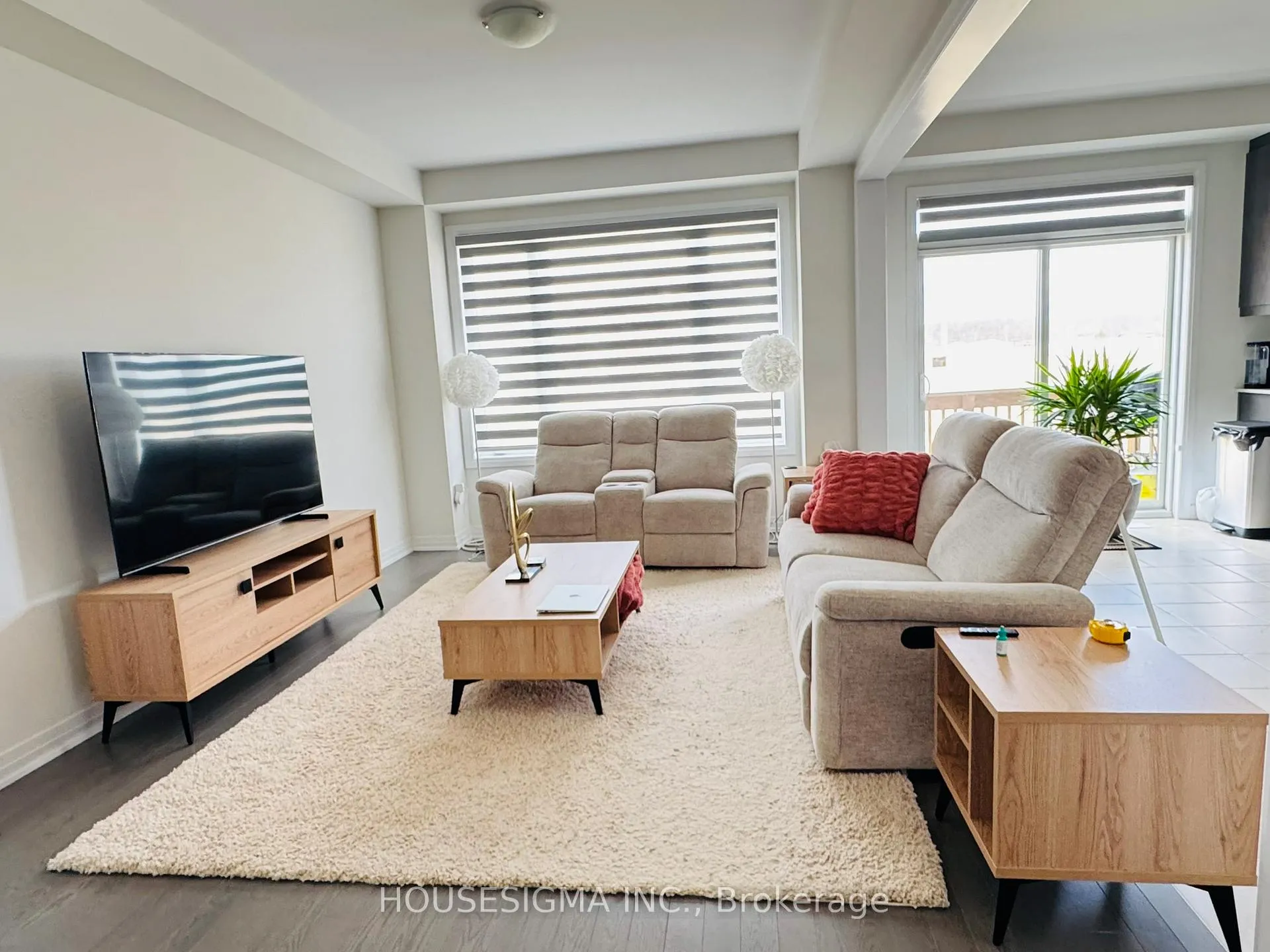 Photo 3 of 640 Windwood Drive, Hamilton, Binbrook — HOMEH