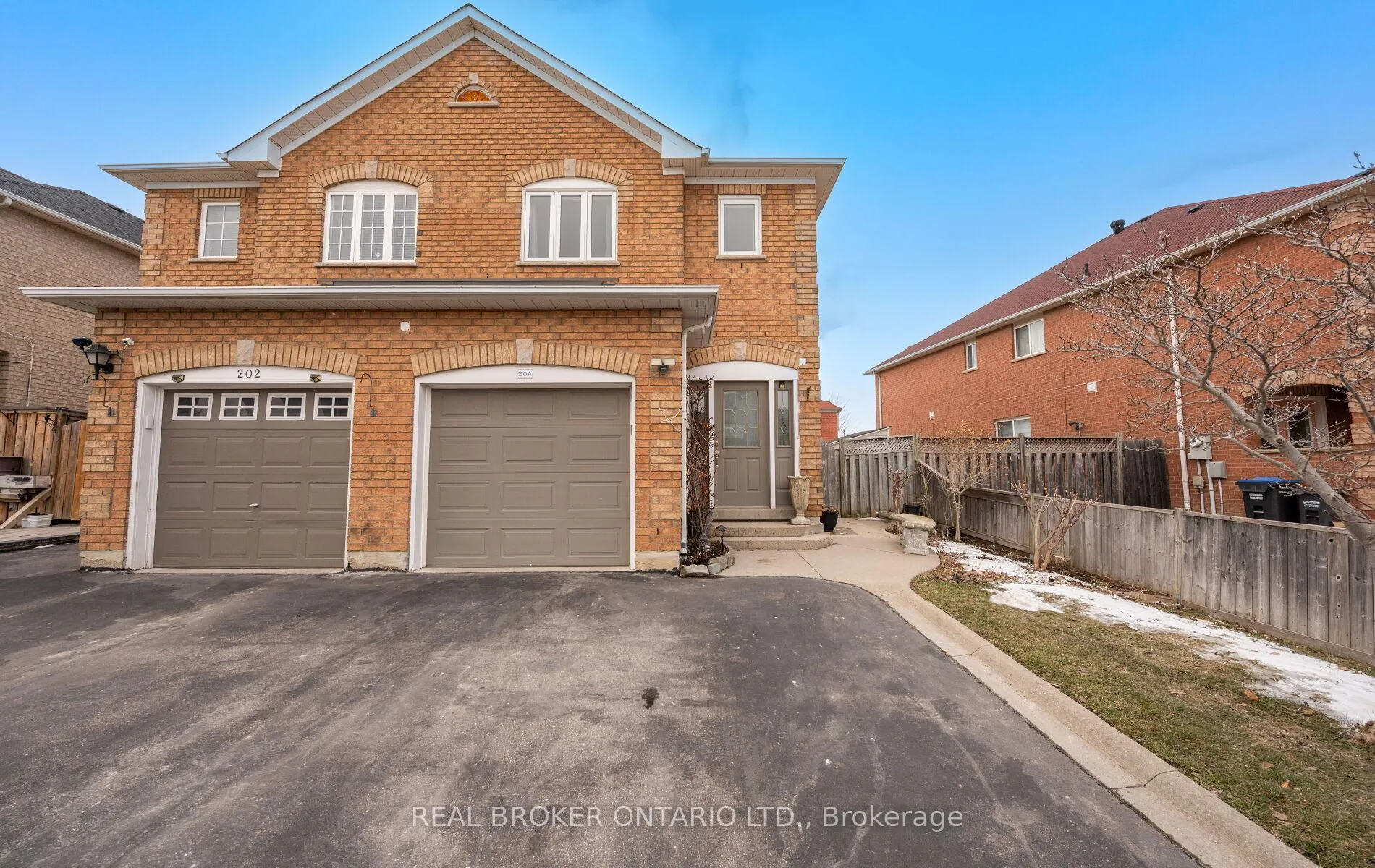 Photo 3 of 204 Tiller Trail, Brampton, Fletcher's Creek Village — HOMEH