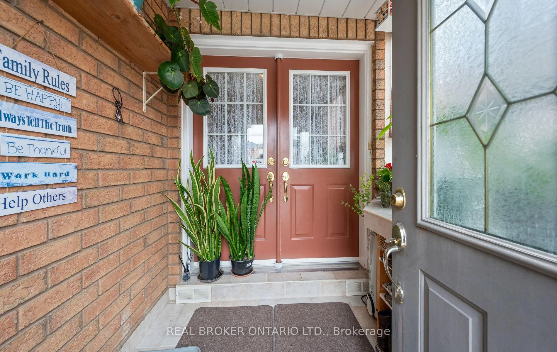 Photo 5 of 204 Tiller Trail, Brampton, Fletcher's Creek Village — HOMEH