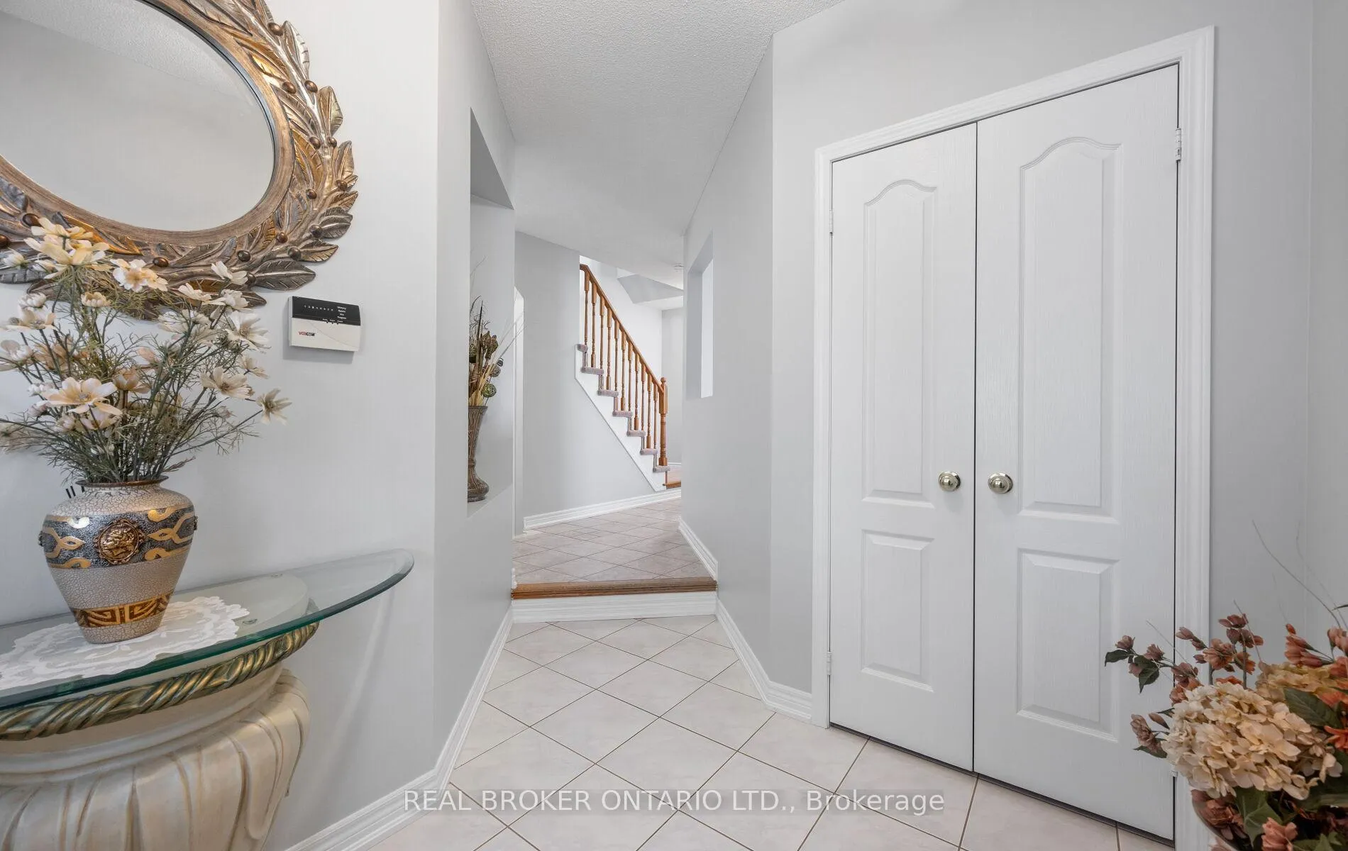 Photo 7 of 204 Tiller Trail, Brampton, Fletcher's Creek Village — HOMEH