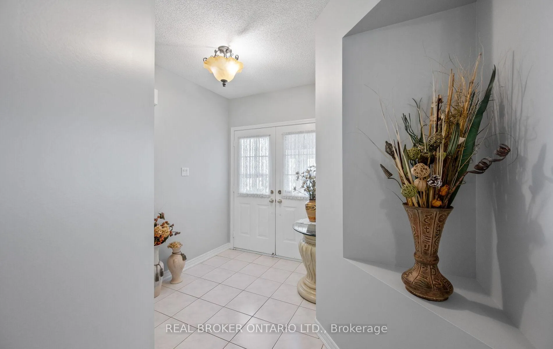 Photo 8 of 204 Tiller Trail, Brampton, Fletcher's Creek Village — HOMEH