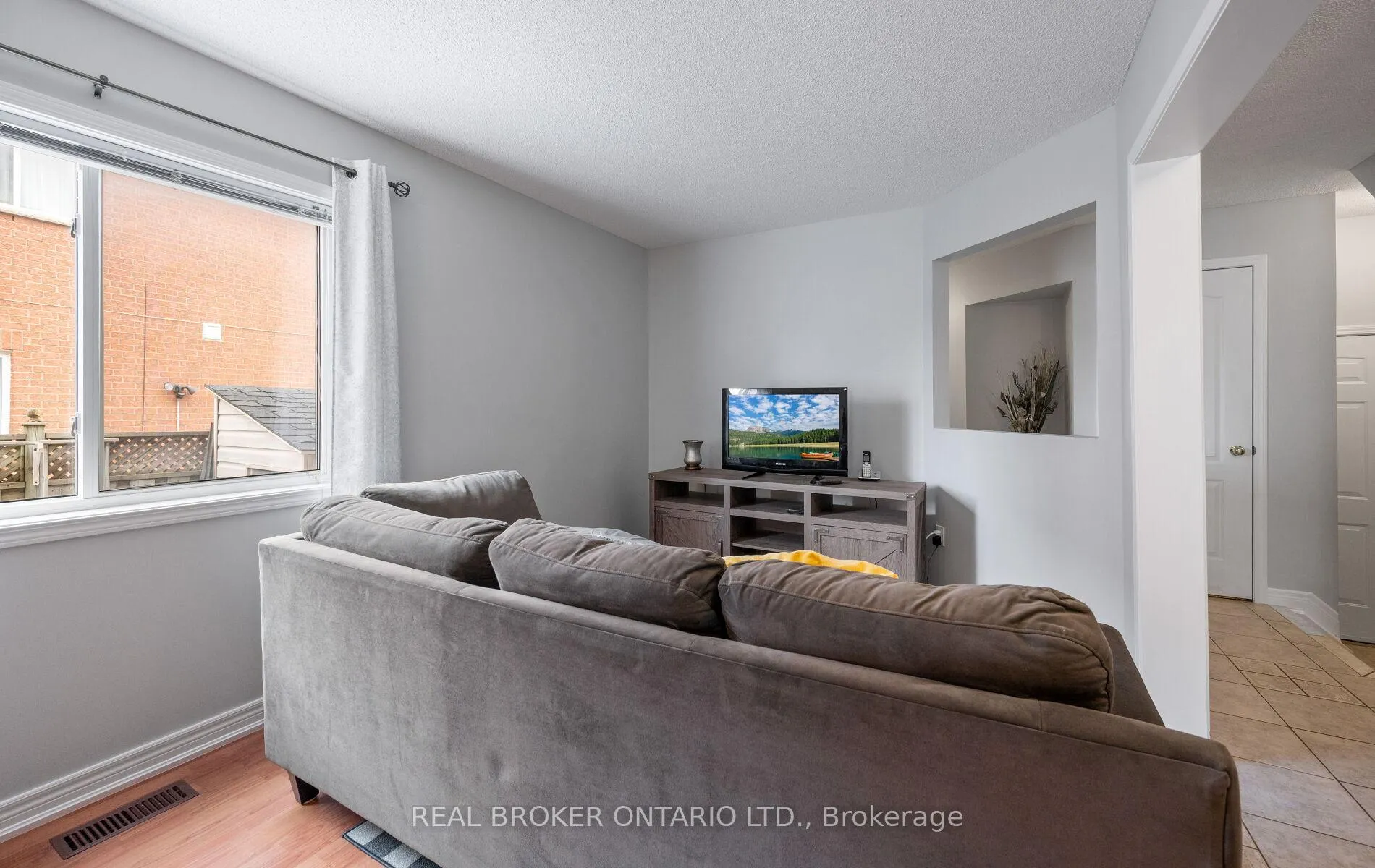 Photo 11 of 204 Tiller Trail, Brampton, Fletcher's Creek Village — HOMEH