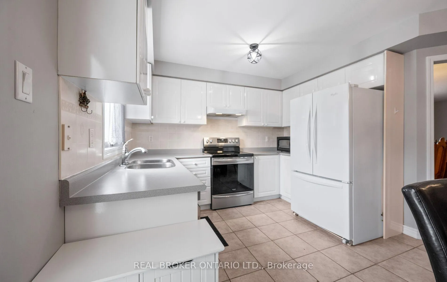 Photo 17 of 204 Tiller Trail, Brampton, Fletcher's Creek Village — HOMEH