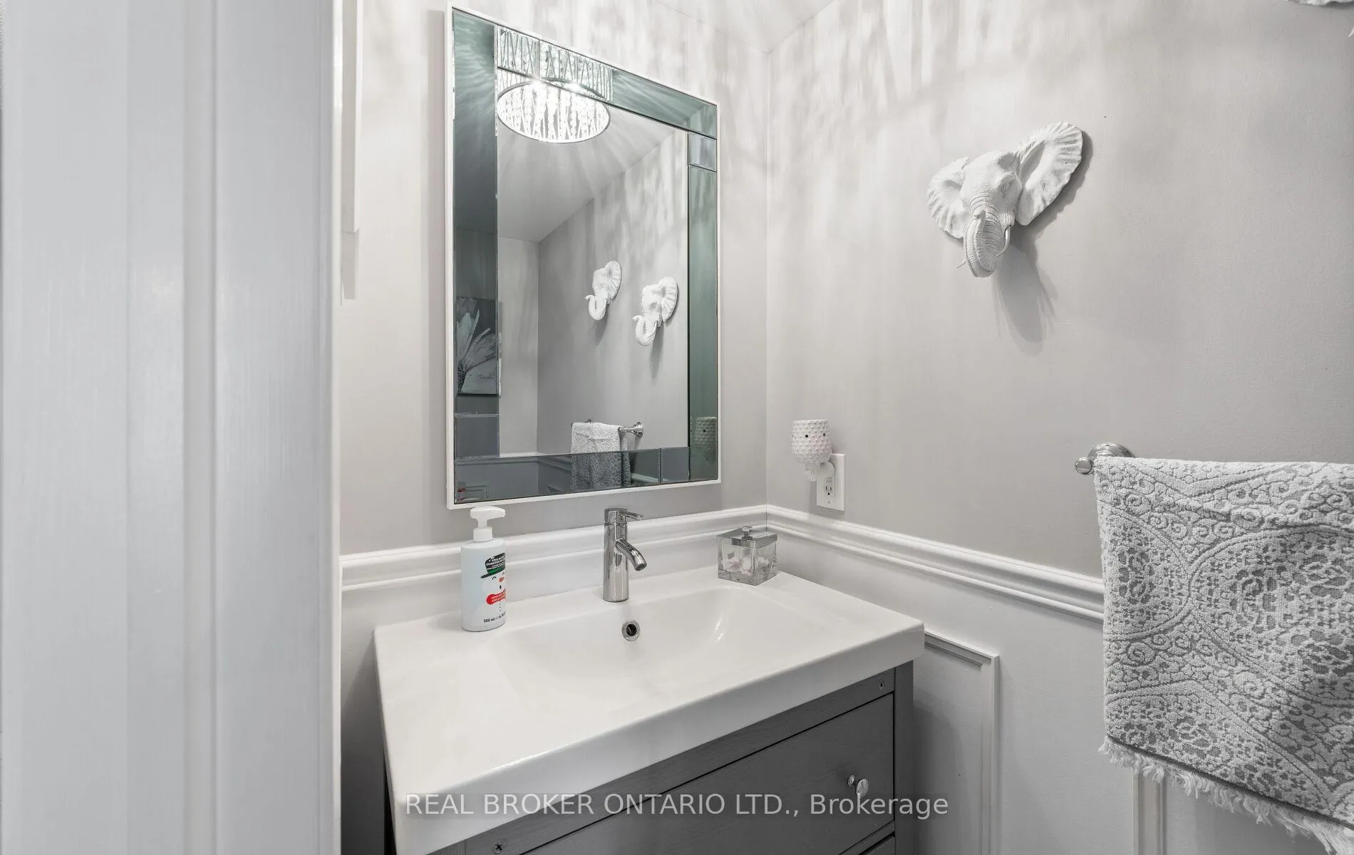 Photo 20 of 204 Tiller Trail, Brampton, Fletcher's Creek Village — HOMEH