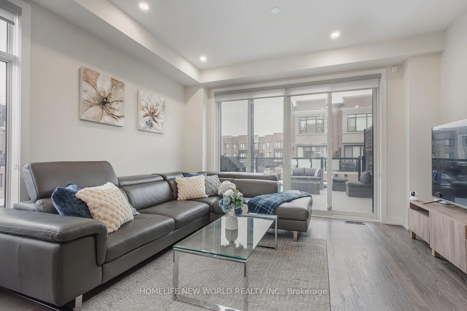 Photo 4 of 62 Troon Avenue, Vaughan, Maple — HOMEH