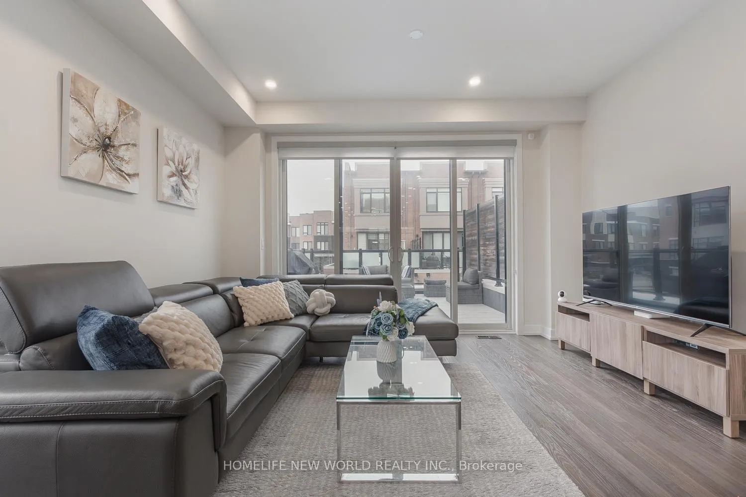 Photo 5 of 62 Troon Avenue, Vaughan, Maple — HOMEH
