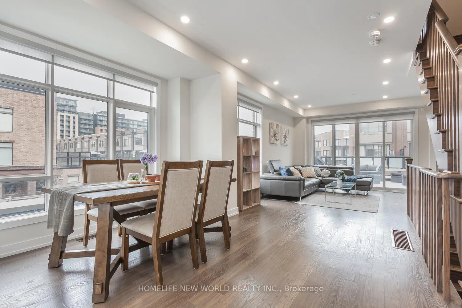 Photo 8 of 62 Troon Avenue, Vaughan, Maple — HOMEH