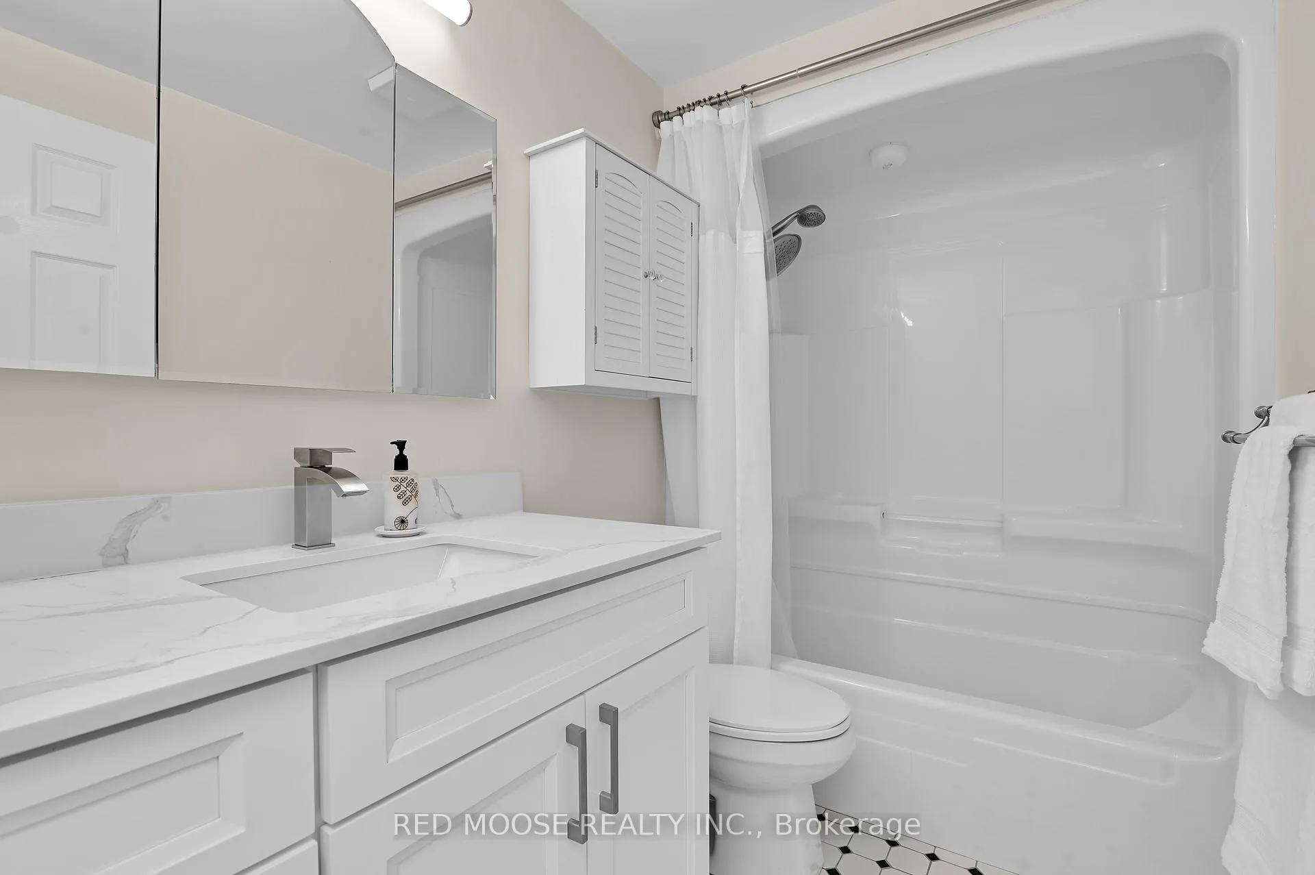 Photo 290 of 16 Diceman Crescent, Ottawa, Blackburn Hamlet — HOMEH