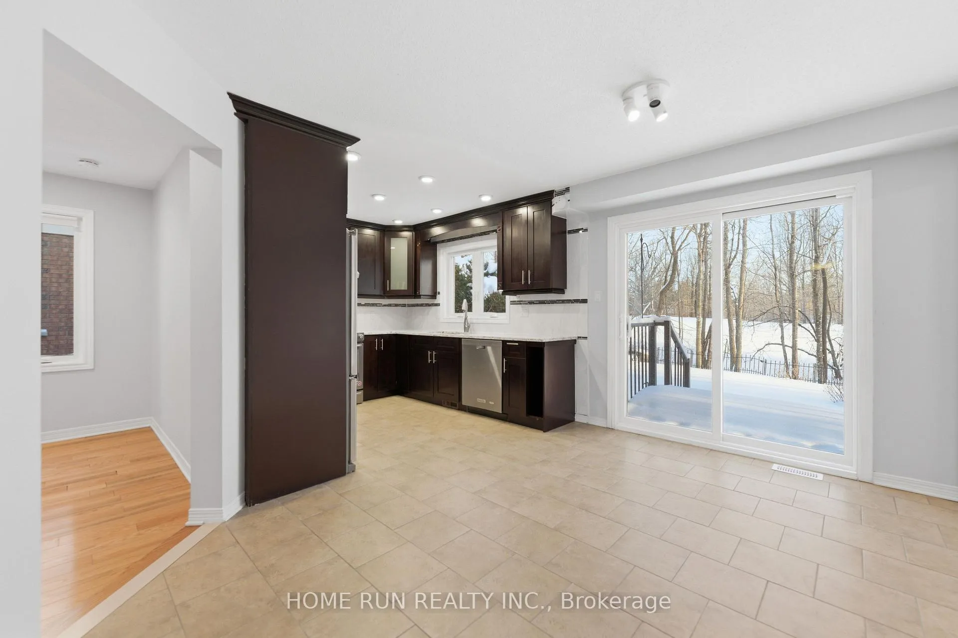 Photo 17 of 35 Weslock Way, Ottawa, Kanata - Kanata Lakes/Heritage Hills — HOMEH