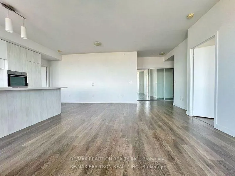 Photo 4 of Unit 5705, 8 Eglinton Avenue E, Toronto, Mount Pleasant West — HOMEH