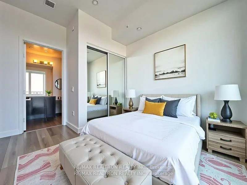 Photo 9 of Unit 5705, 8 Eglinton Avenue E, Toronto, Mount Pleasant West — HOMEH