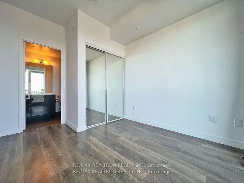 Photo 10 of Unit 5705, 8 Eglinton Avenue E, Toronto, Mount Pleasant West — HOMEH