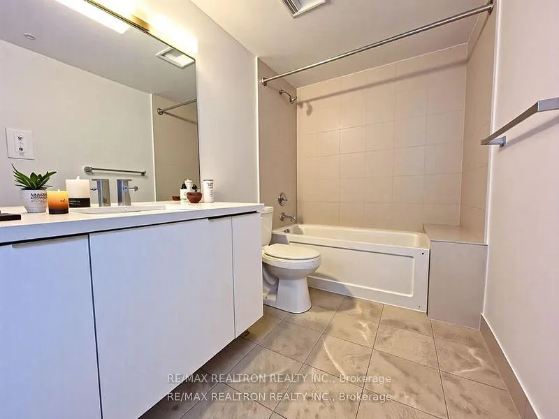 Photo 11 of Unit 5705, 8 Eglinton Avenue E, Toronto, Mount Pleasant West — HOMEH