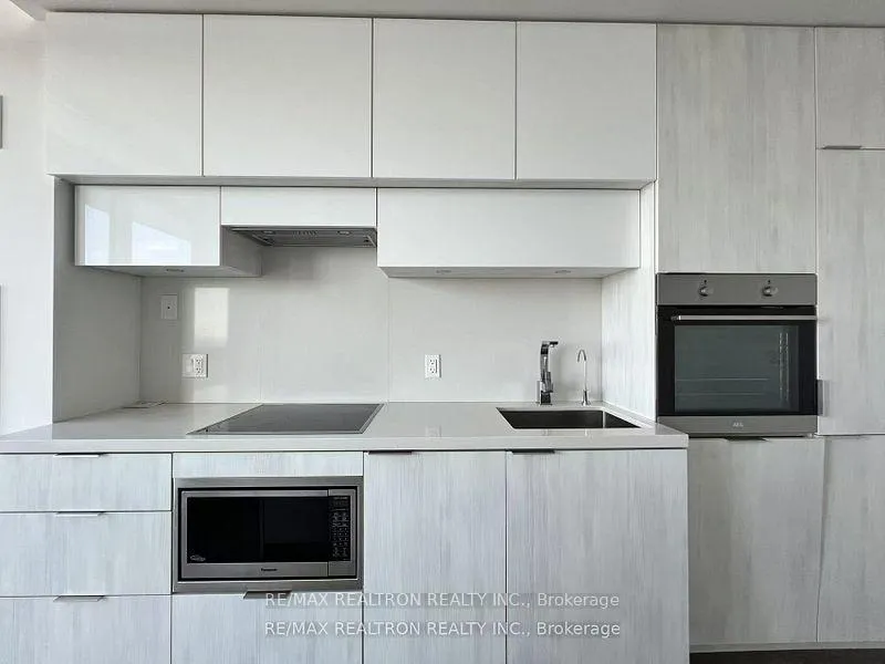 Photo 18 of Unit 5705, 8 Eglinton Avenue E, Toronto, Mount Pleasant West — HOMEH