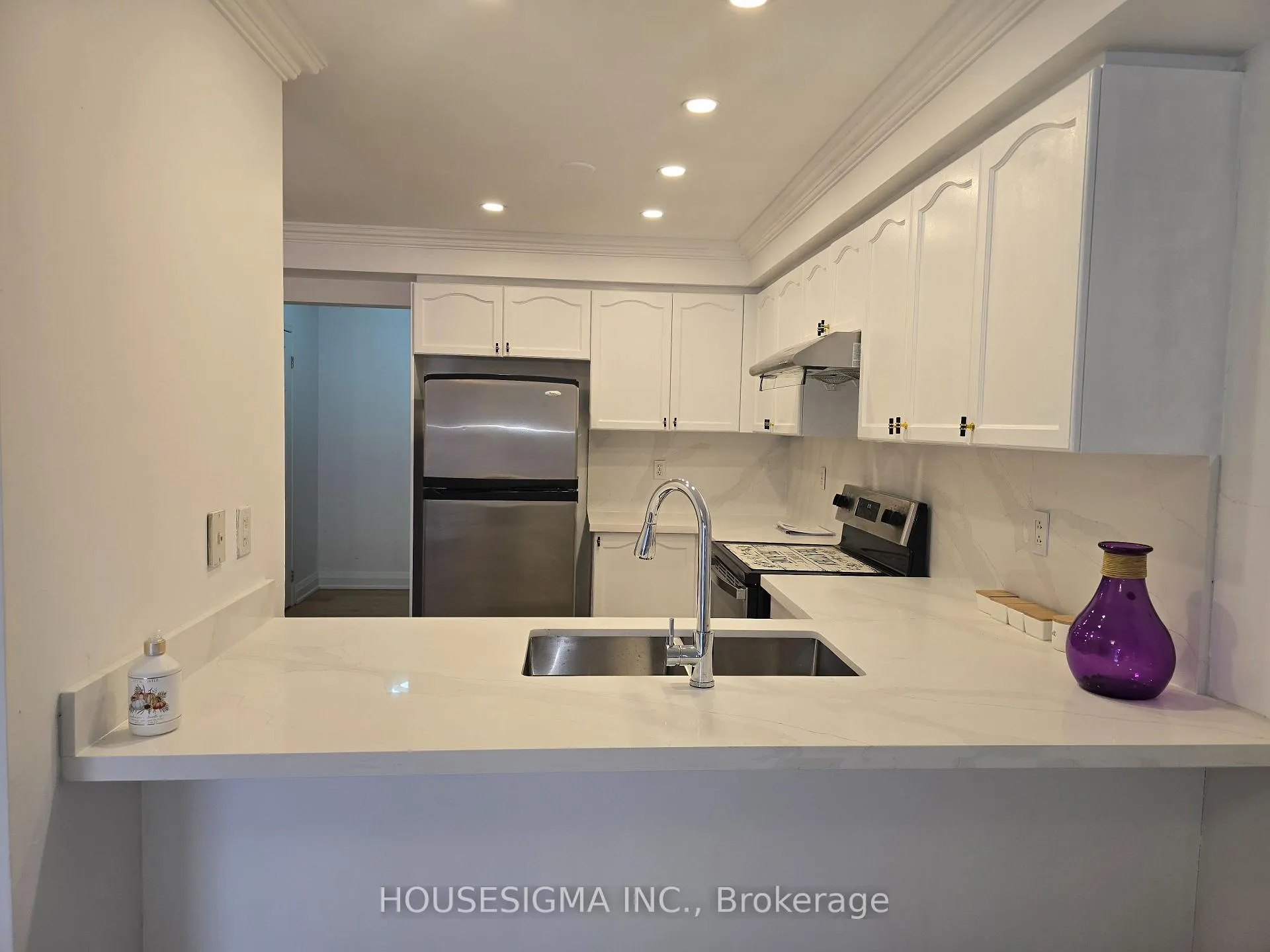 Photo 7 of 226 Canada Drive, Vaughan, Vellore Village — HOMEH