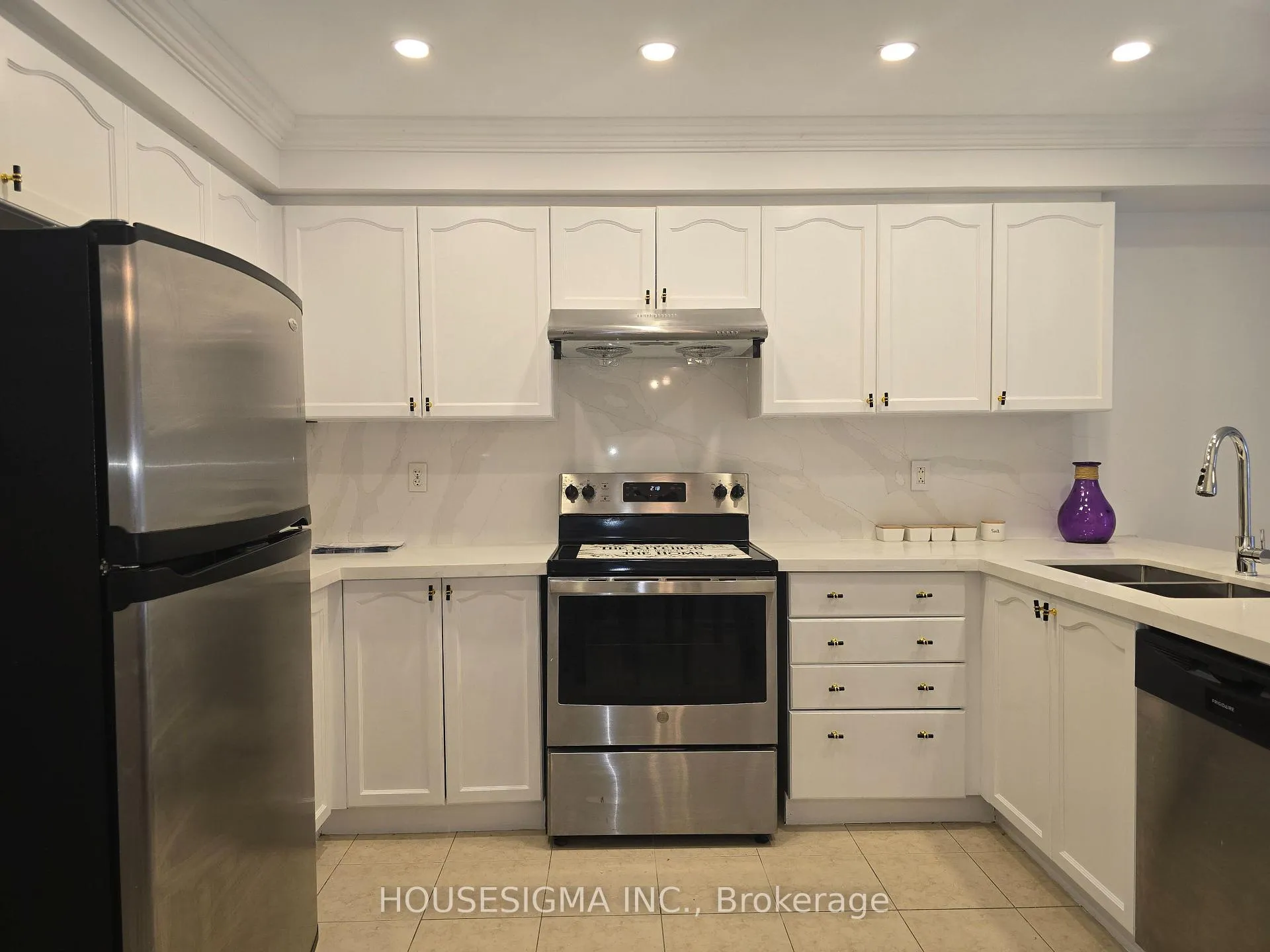 Photo 8 of 226 Canada Drive, Vaughan, Vellore Village — HOMEH