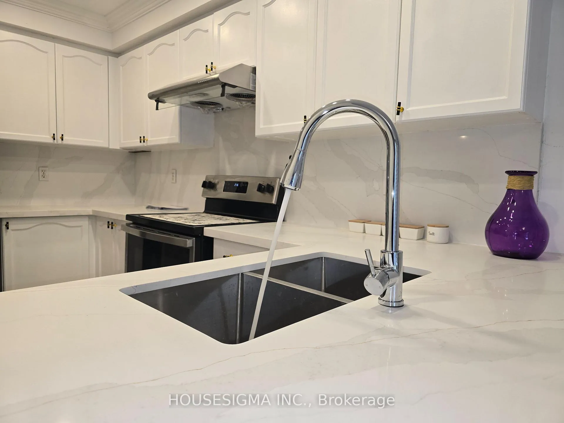 Photo 10 of 226 Canada Drive, Vaughan, Vellore Village — HOMEH