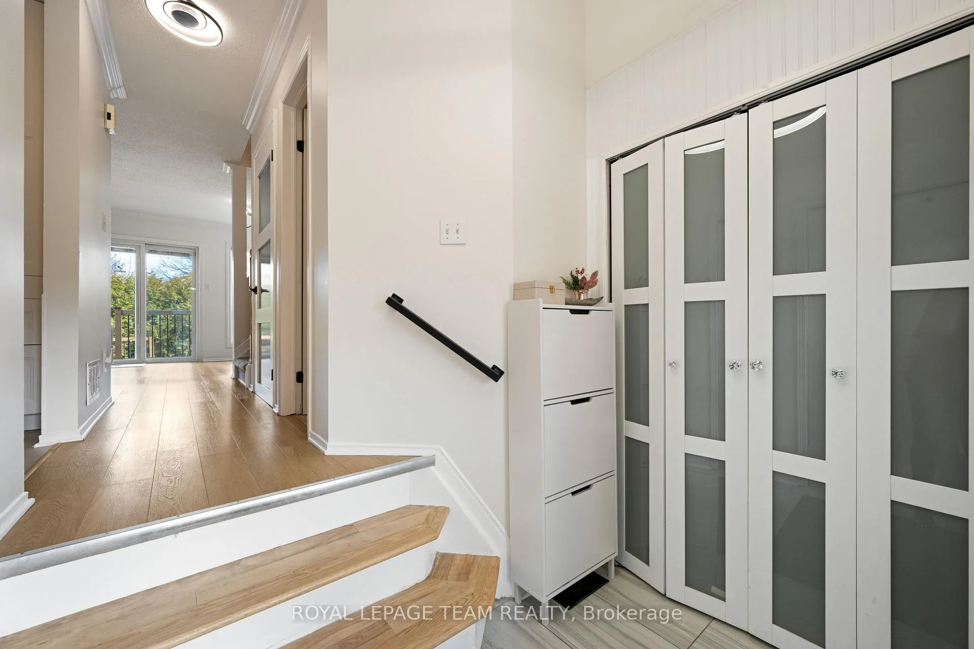 Photo 3 of 19 Armadale Crescent, Ottawa, Barrhaven - Cedargrove/Fraserdale — HOMEH