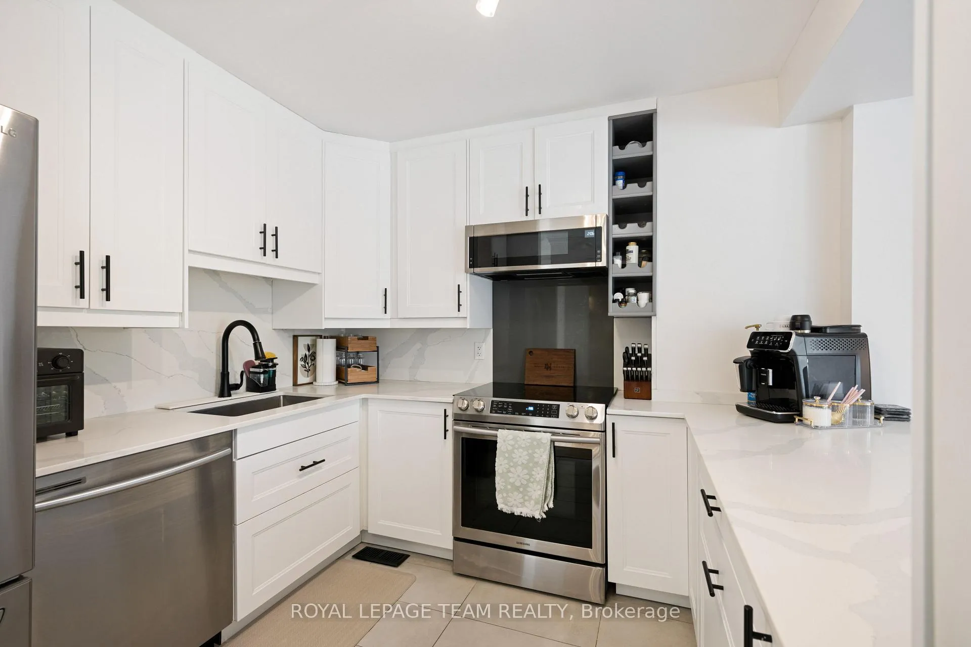 Photo 6 of 19 Armadale Crescent, Ottawa, Barrhaven - Cedargrove/Fraserdale — HOMEH