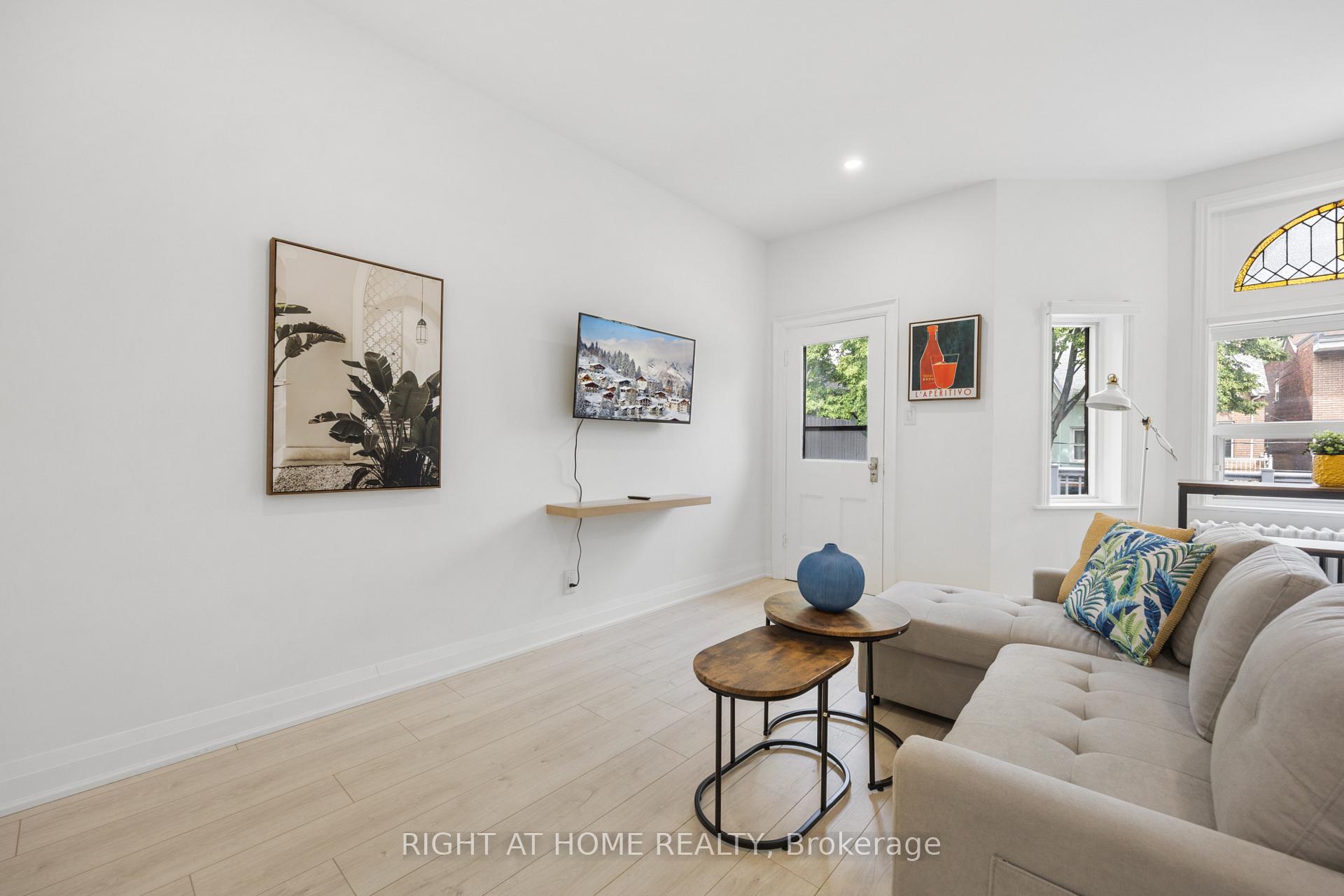 Photo 3 of Unit 2nd F, 344 Shaw Street, Toronto, Trinity-Bellwoods — HOMEH