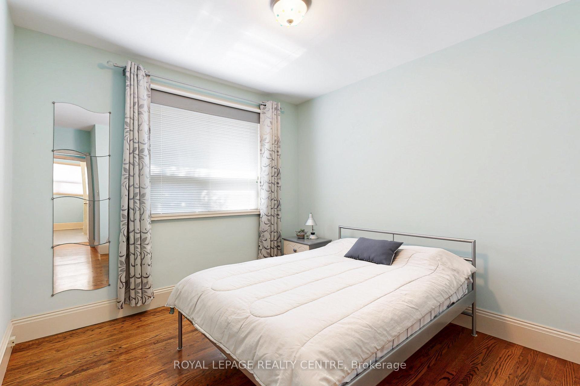 Photo 15 of 23 Templar Drive, Etobicoke, Kingsview Village-The Westway — HOMEH