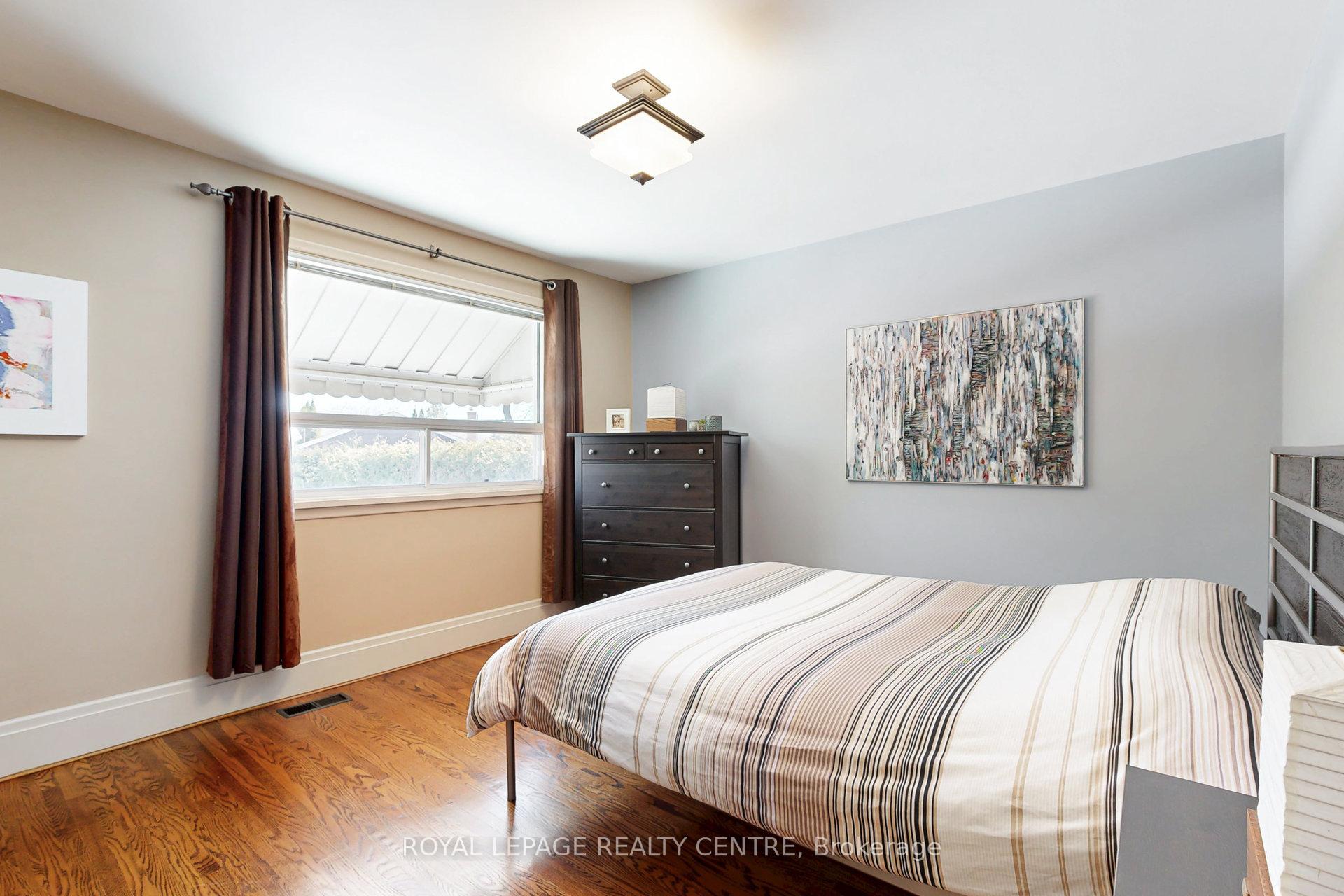 Photo 17 of 23 Templar Drive, Etobicoke, Kingsview Village-The Westway — HOMEH