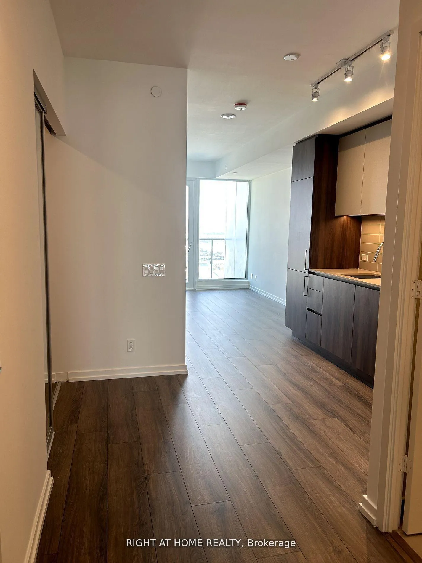 Photo 8 of Unit 5207, 7890 Jane Street, Vaughan, Vaughan Corporate Centre — HOMEH