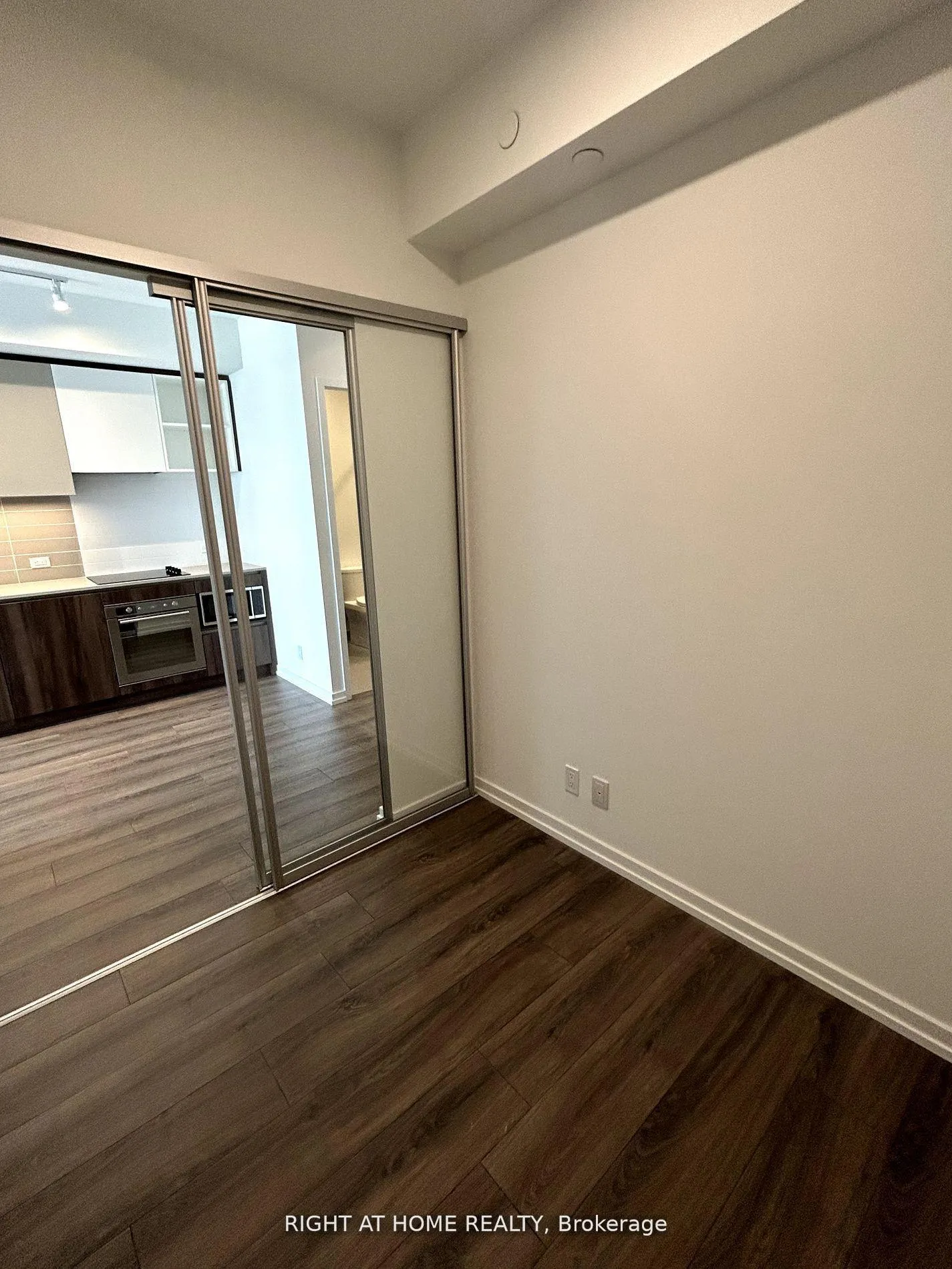 Photo 12 of Unit 5207, 7890 Jane Street, Vaughan, Vaughan Corporate Centre — HOMEH