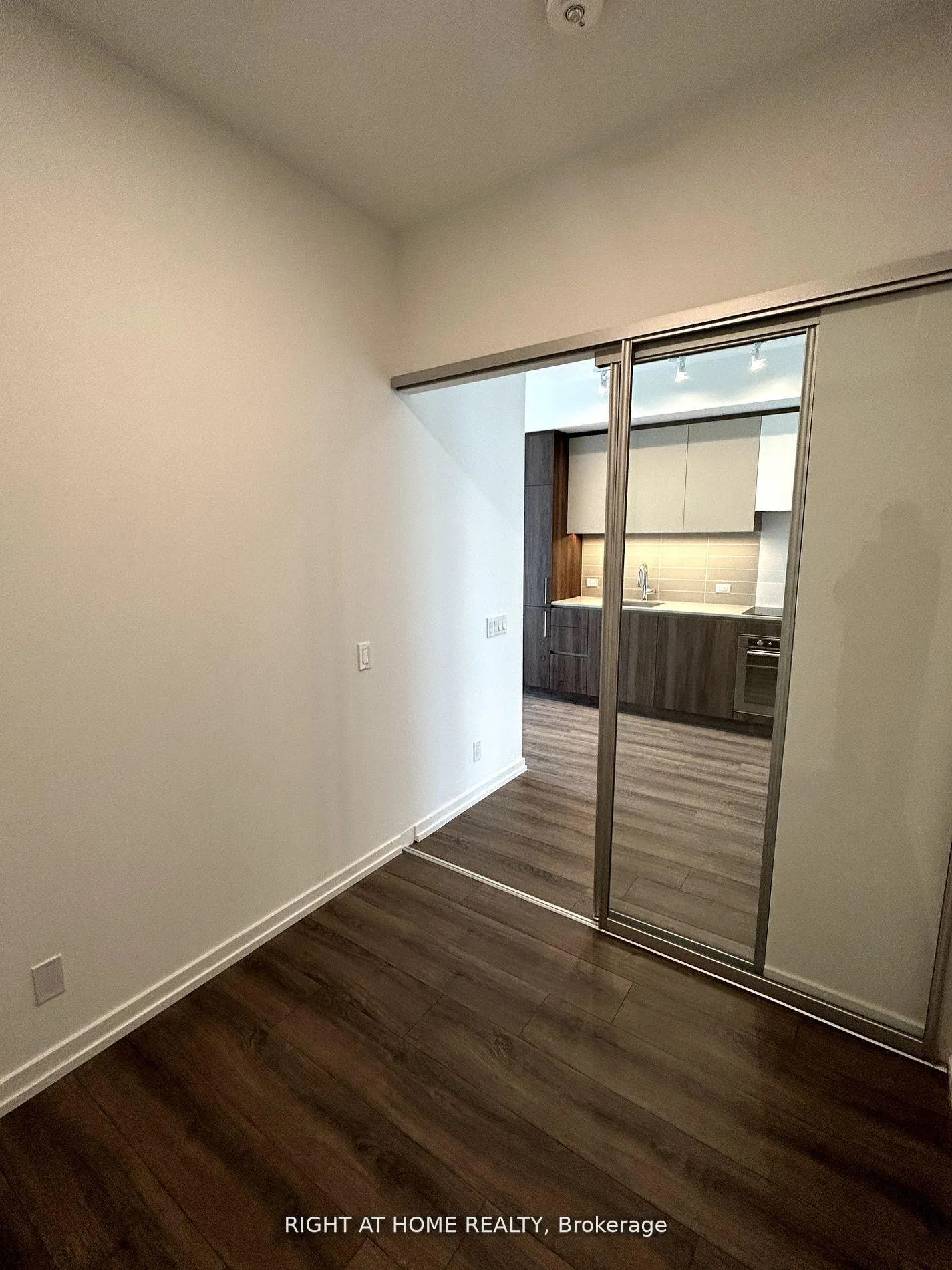 Photo 13 of Unit 5207, 7890 Jane Street, Vaughan, Vaughan Corporate Centre — HOMEH