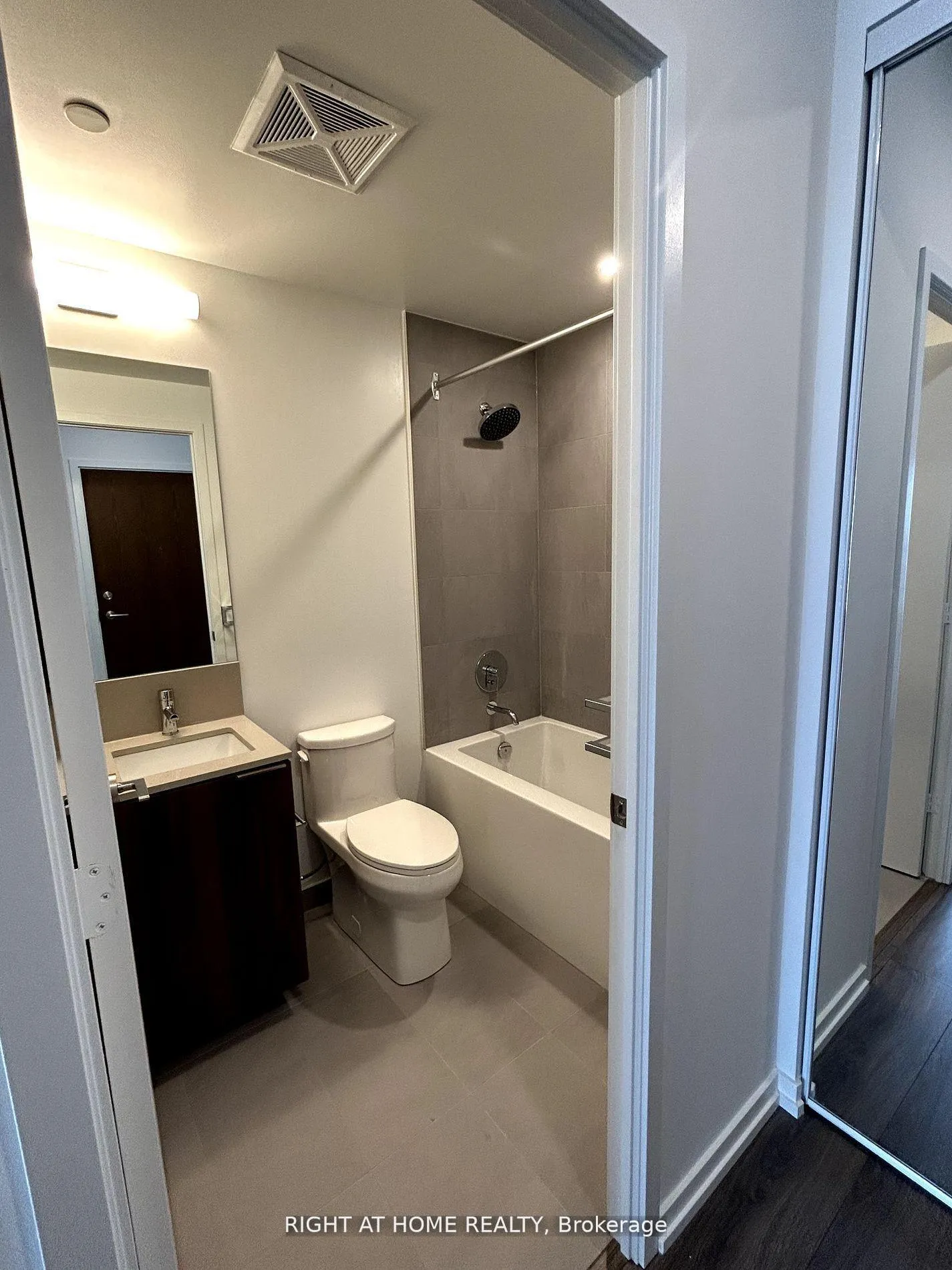 Photo 14 of Unit 5207, 7890 Jane Street, Vaughan, Vaughan Corporate Centre — HOMEH